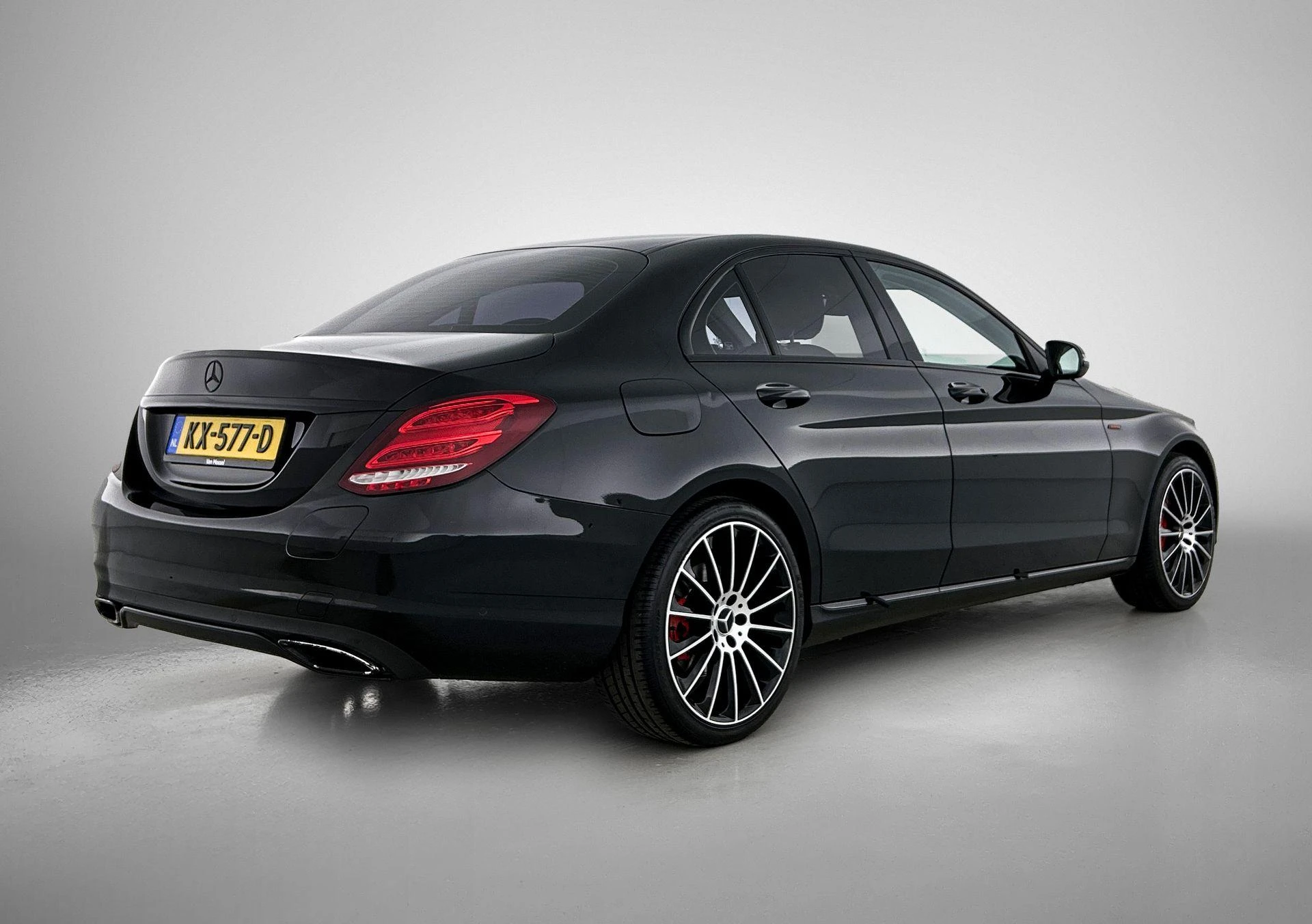 Mercedes-Benz-C-Klasse-image-4