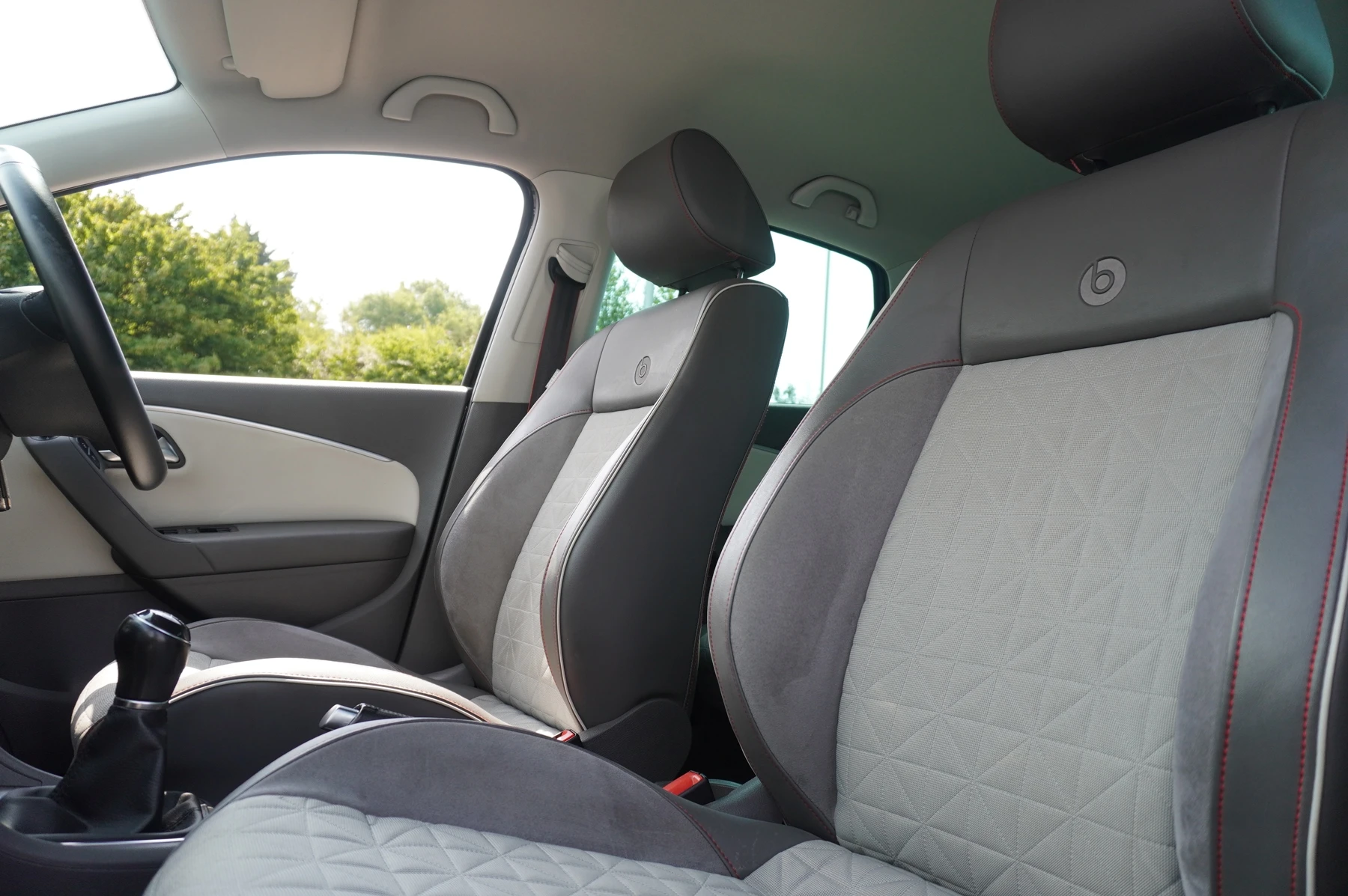 Volkswagen-Polo-image-9