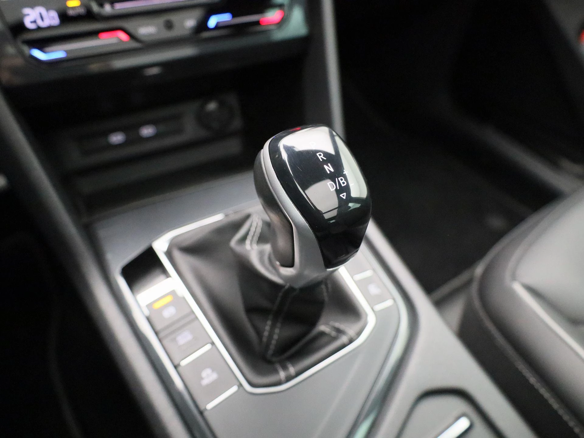 Volkswagen-Tiguan-image-34