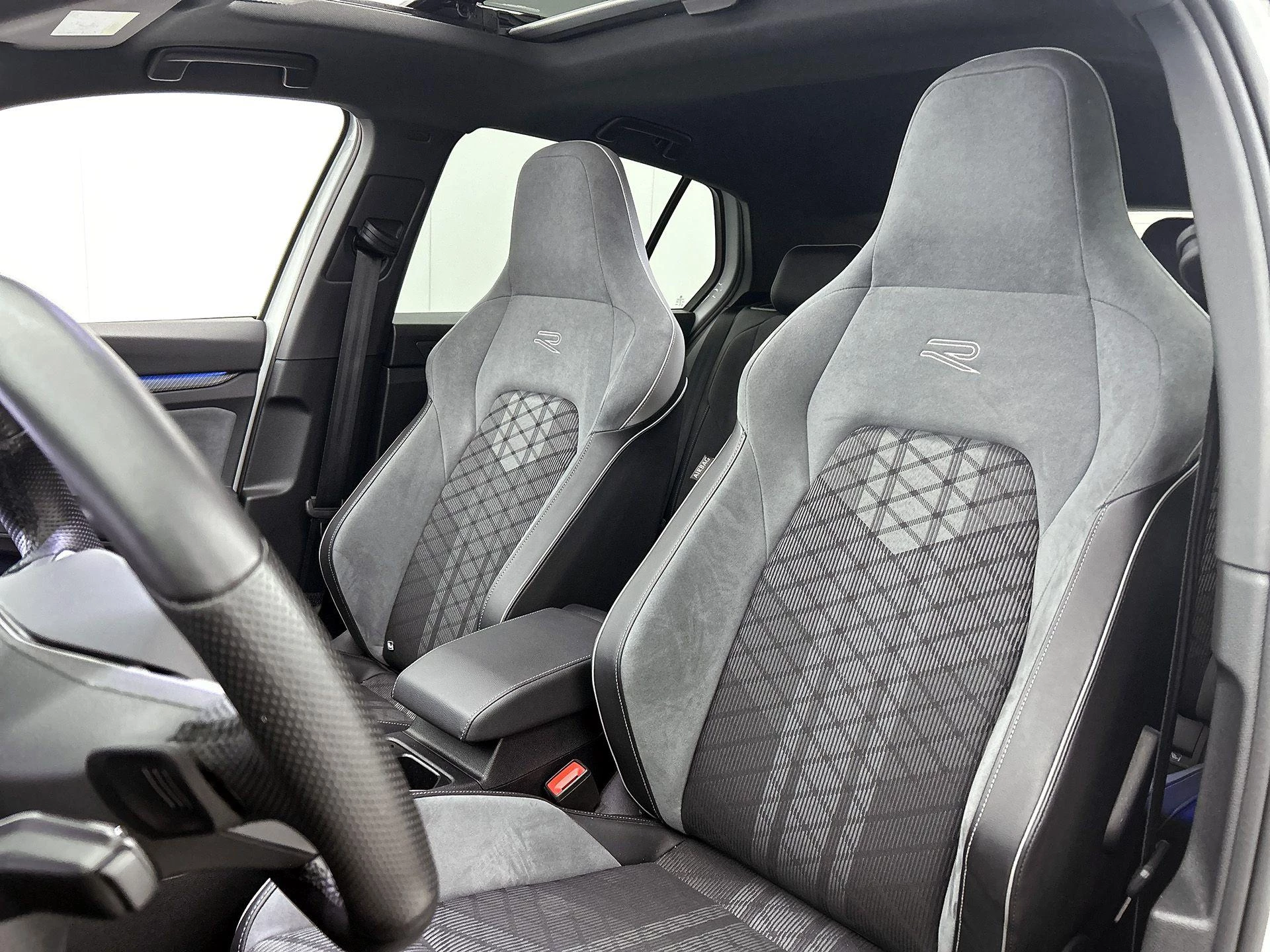 Volkswagen-Golf-image-8
