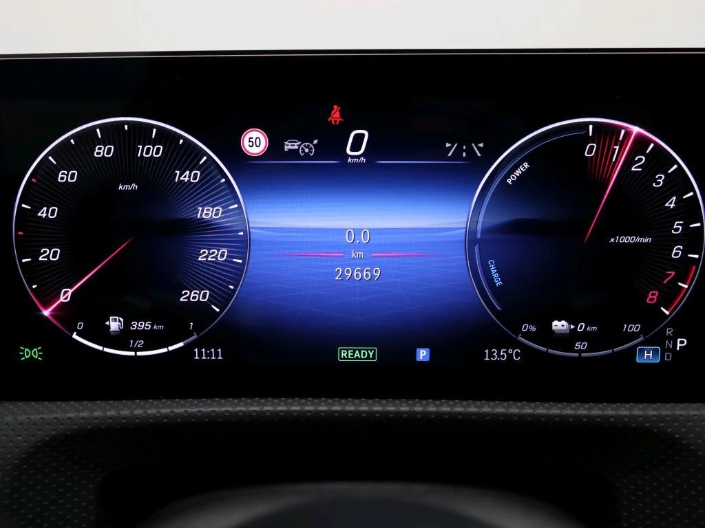 Mercedes-Benz-CLA-image-6