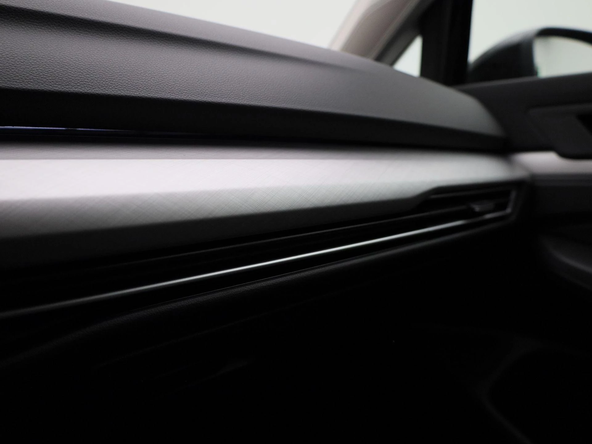 Volkswagen-Golf-image-27