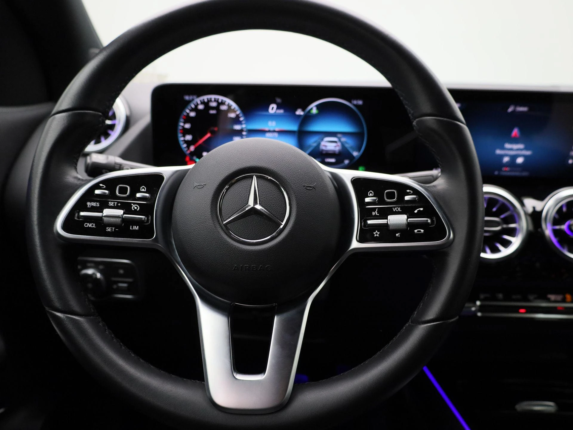Mercedes-Benz-EQA-image-6