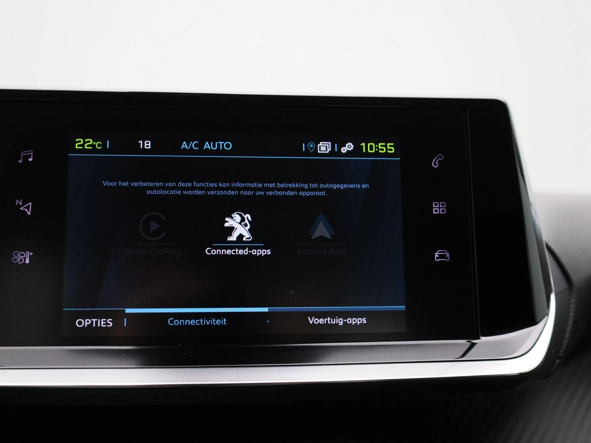 Peugeot-e-208-image-24
