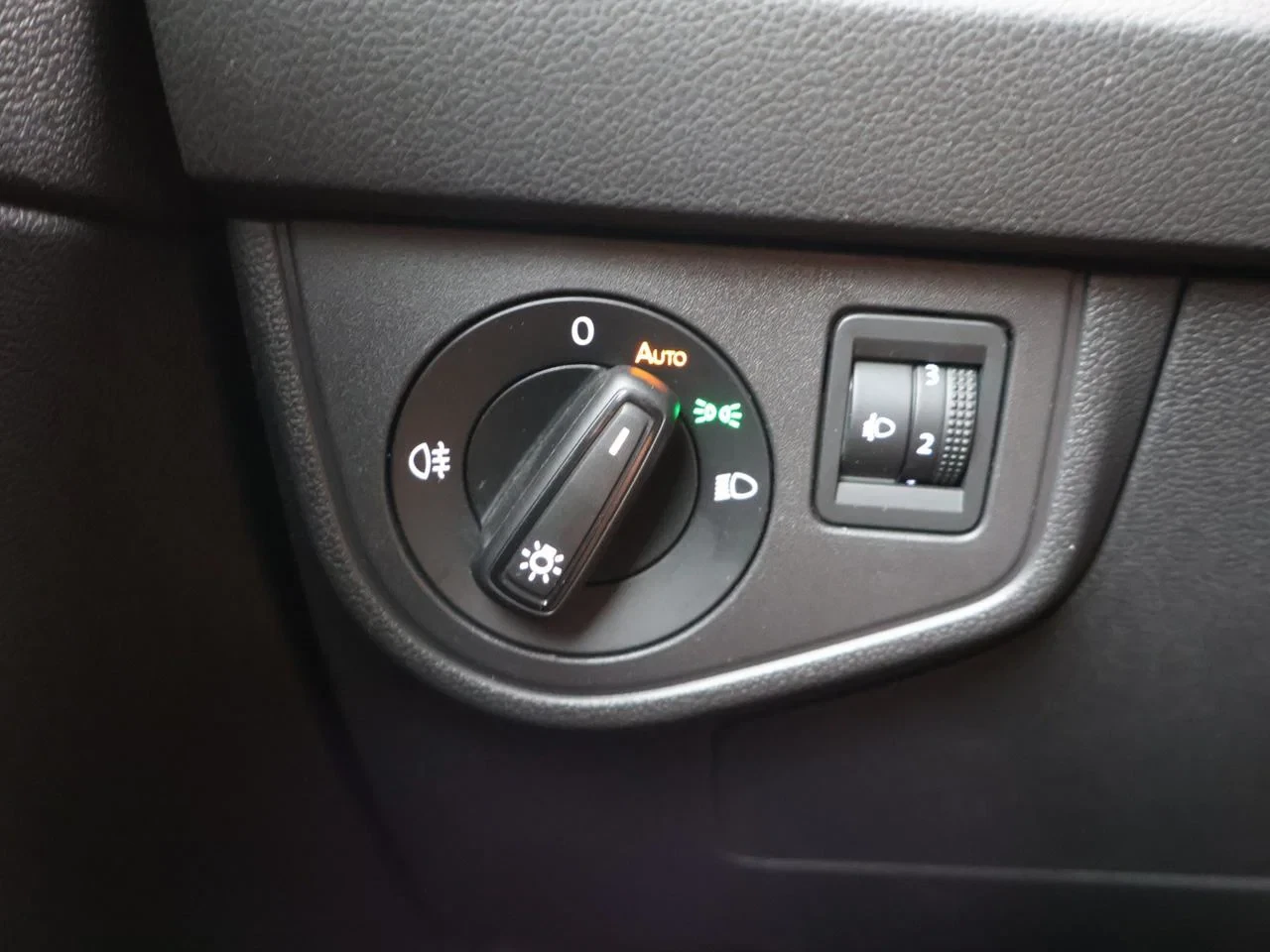 Volkswagen-Polo-image-22