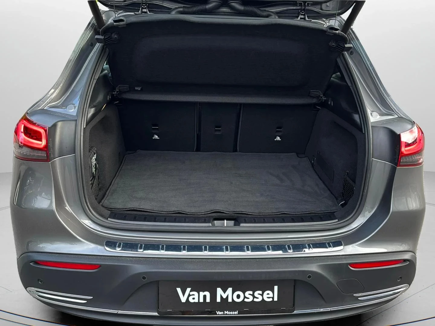 Mercedes-Benz-EQA-image-14