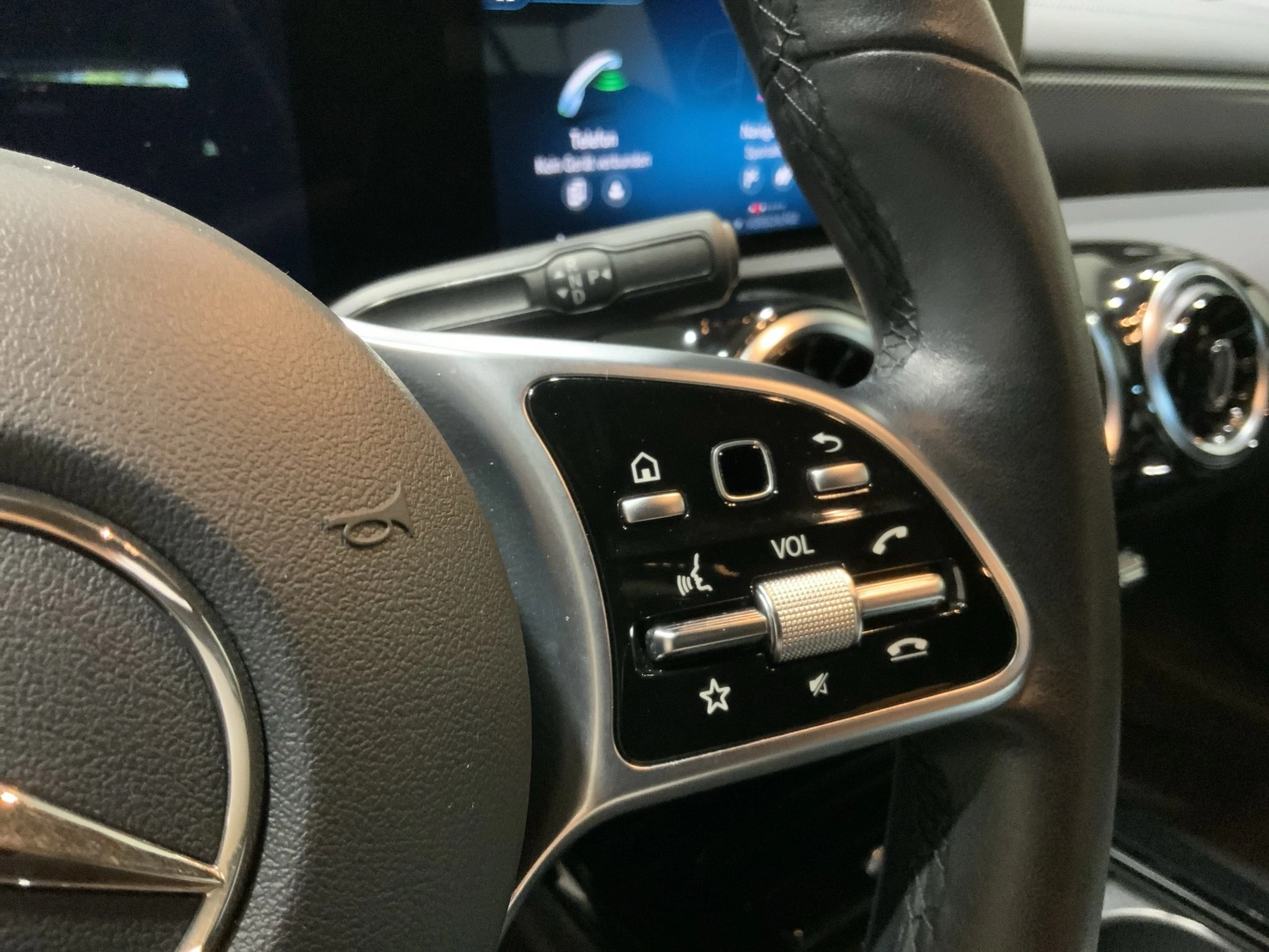 Mercedes-Benz-CLA-image-25