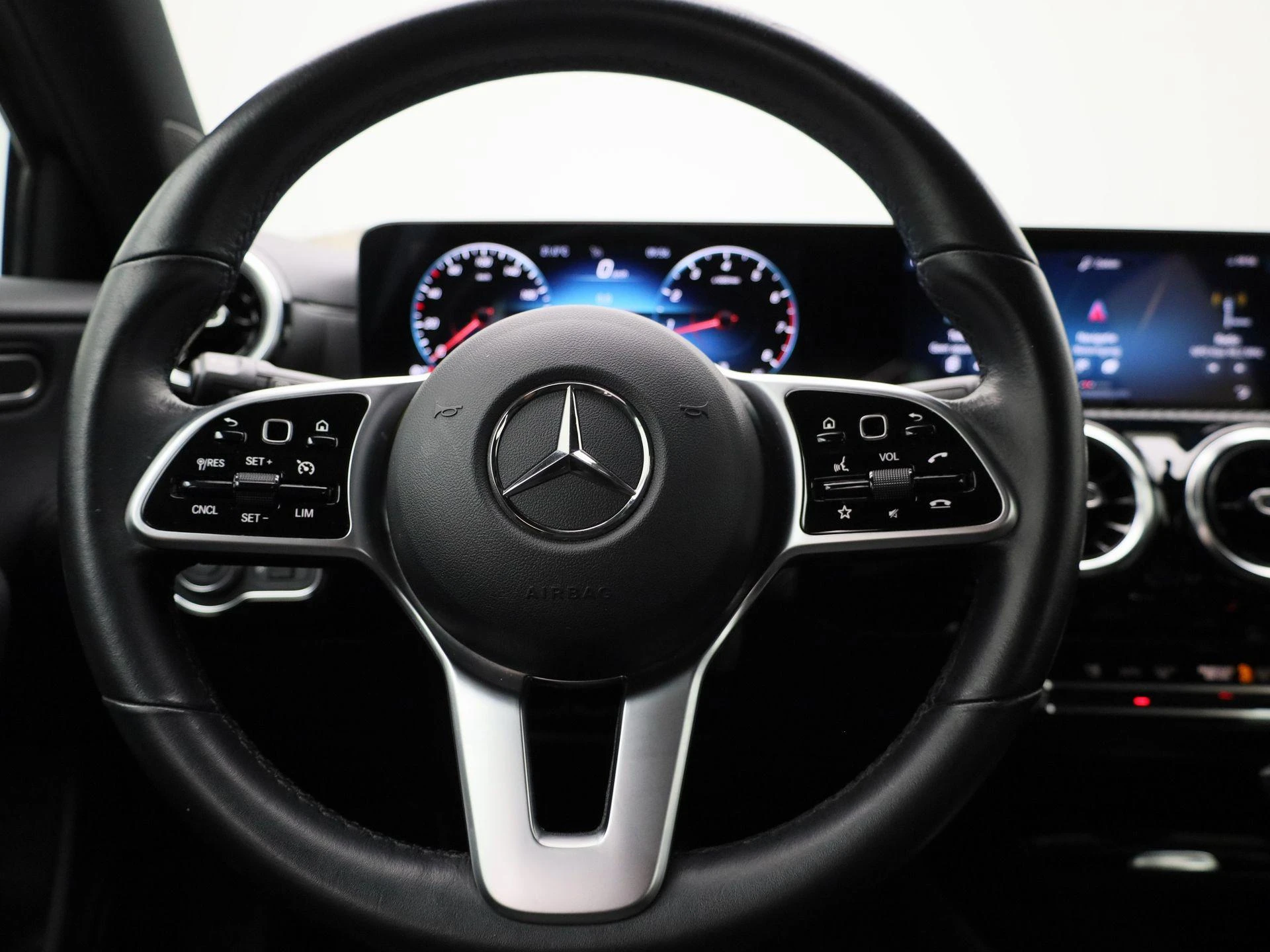Mercedes-Benz-A-Klasse-image-6