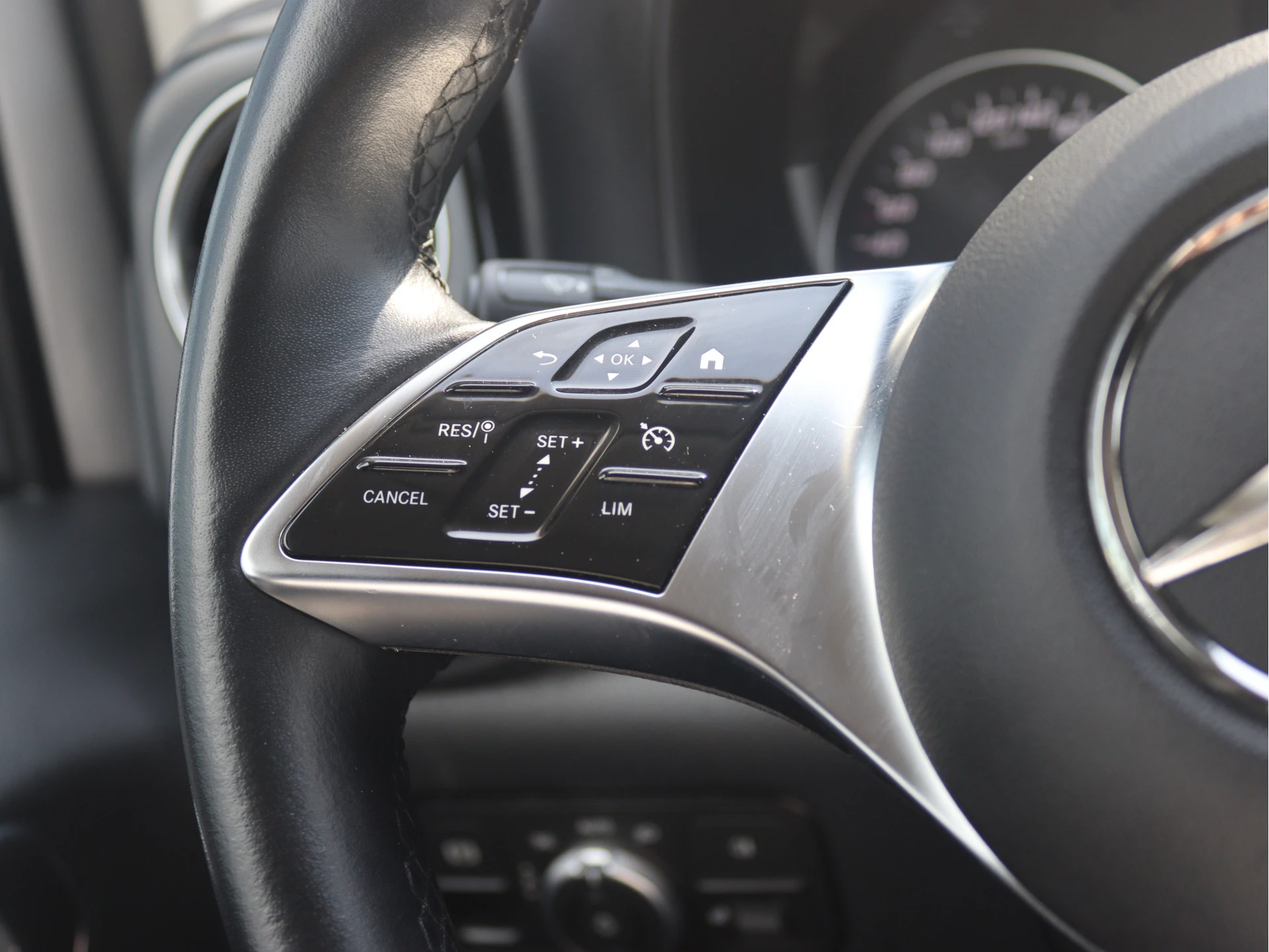 Mercedes-Benz-Vito-image-6