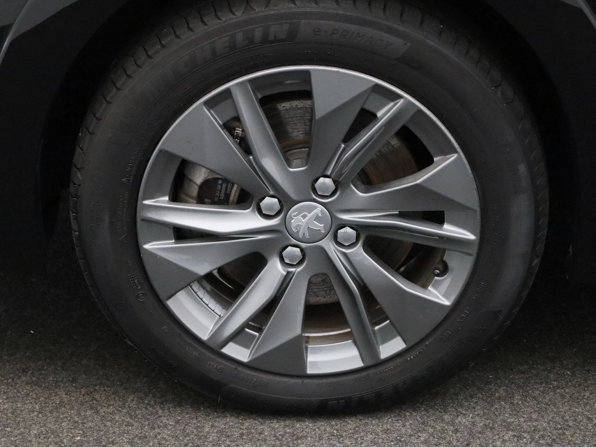 Peugeot-e-208-image-12