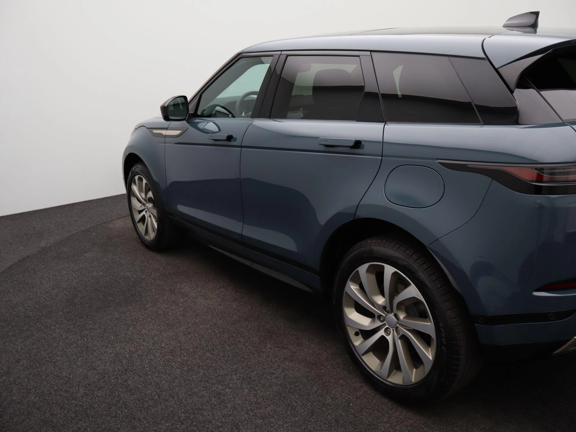 Land Rover-Range Rover Evoque-image-41
