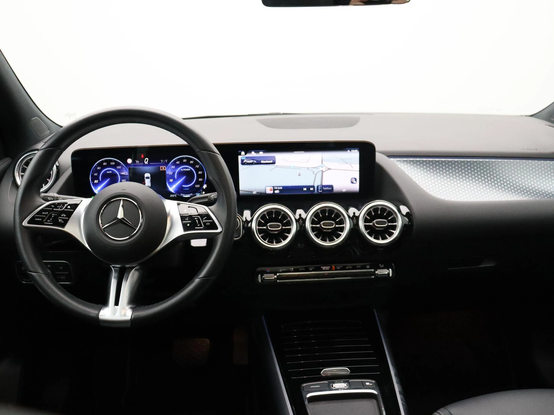 Mercedes-Benz-EQA-image-18