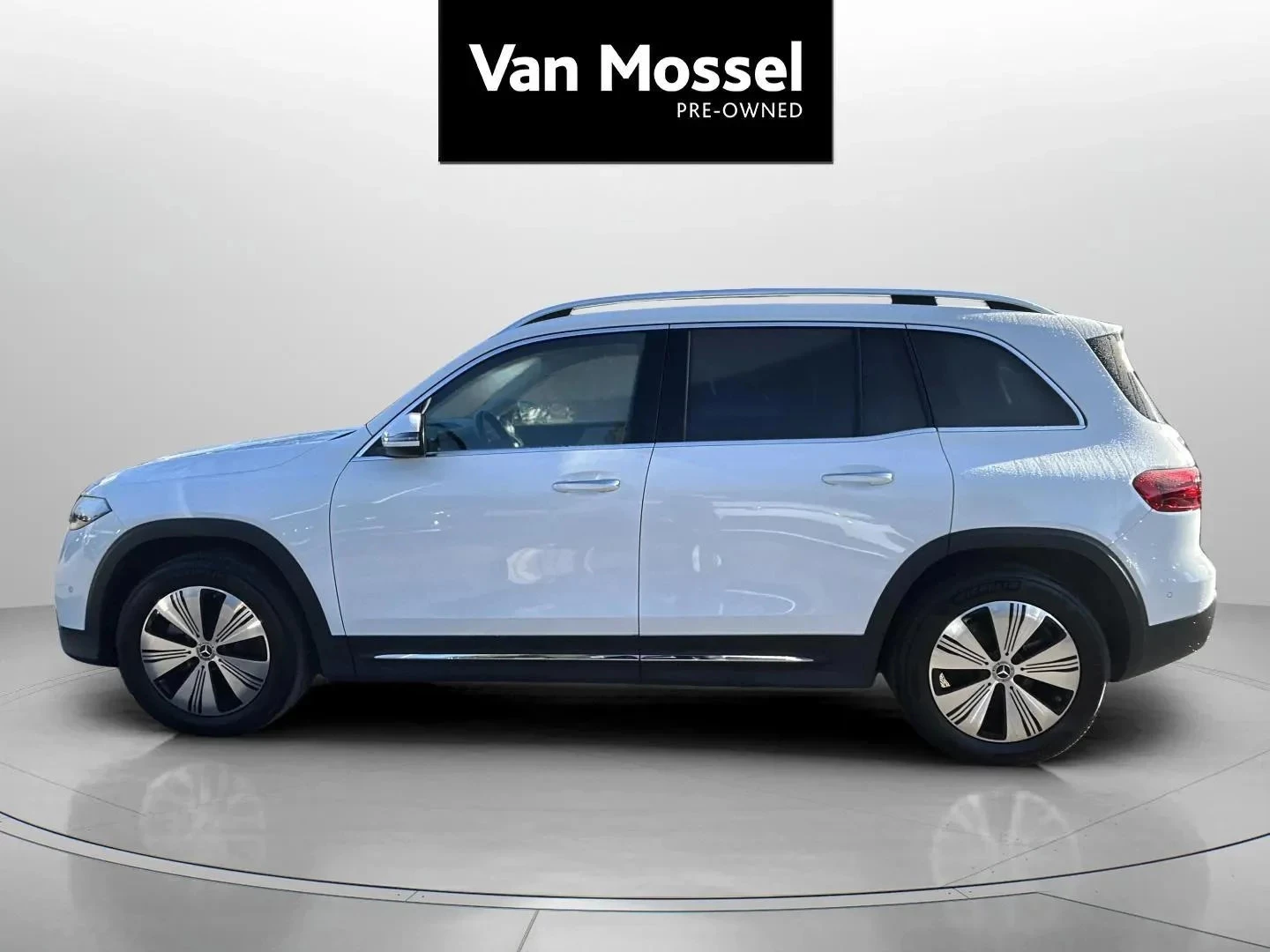 Mercedes-Benz-EQB-image-7