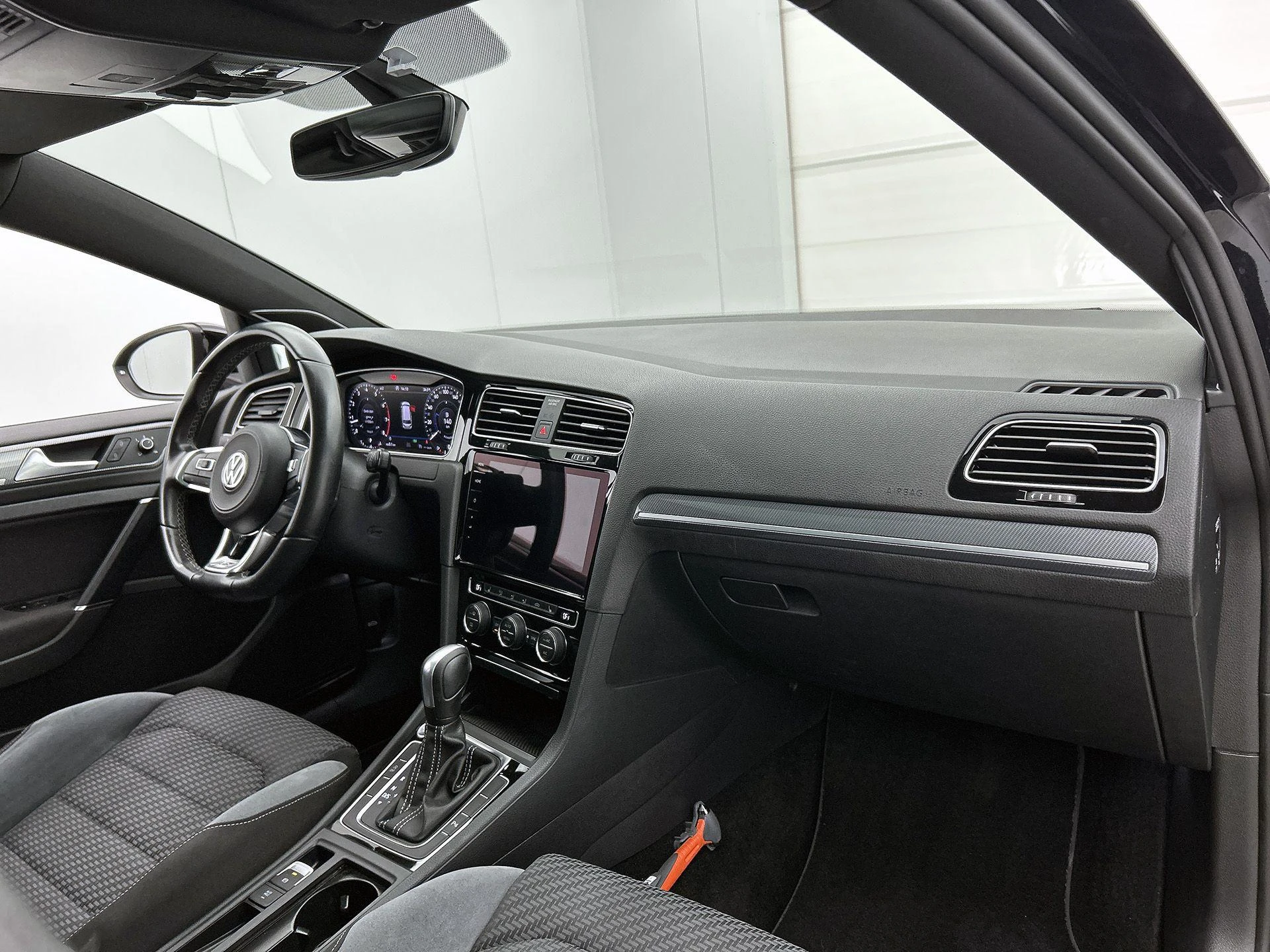 Volkswagen-Golf-image-20
