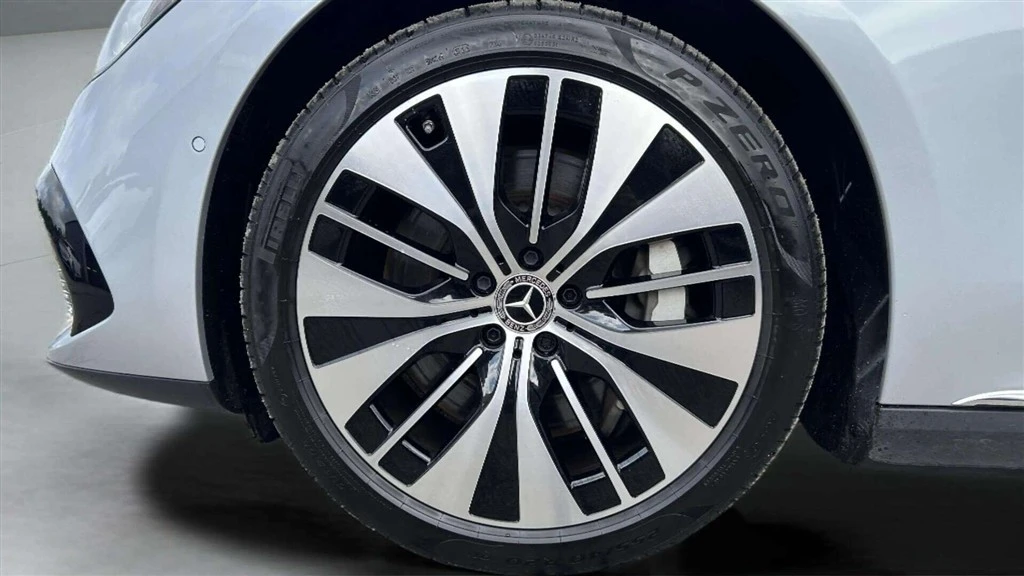 Mercedes-Benz-EQE-image-8