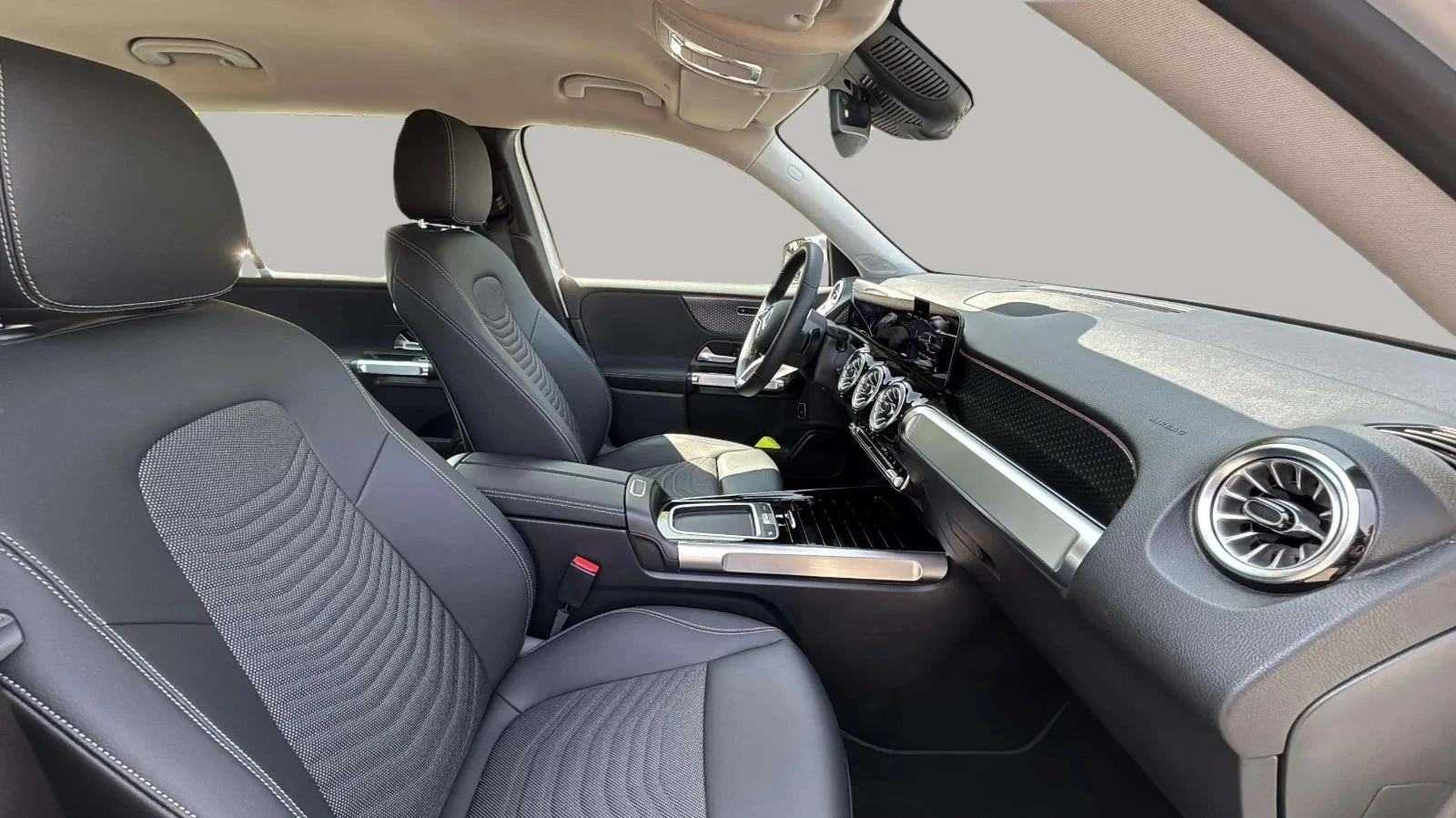 Mercedes-Benz-EQB-image-6