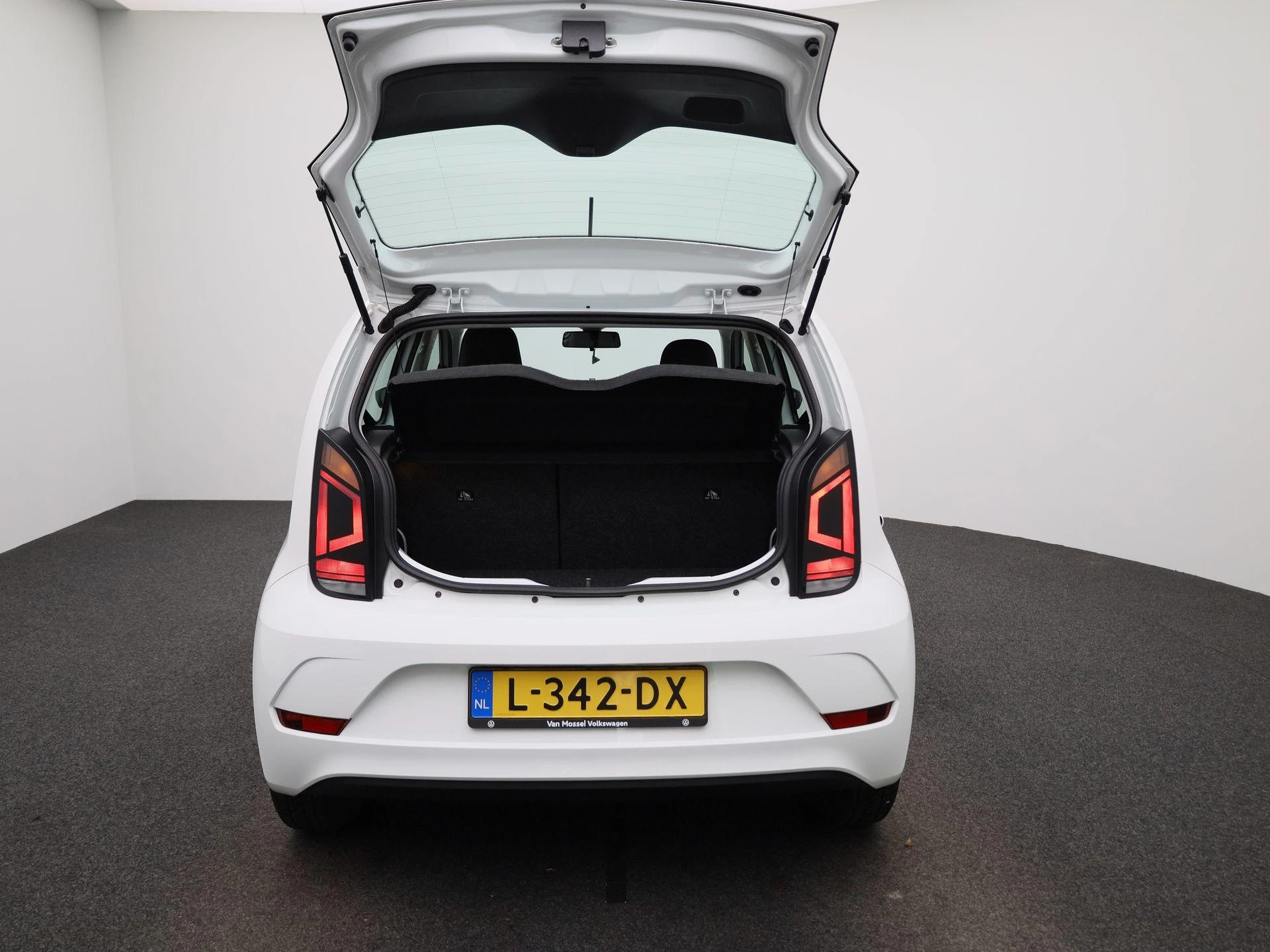 Volkswagen-up!-image-10