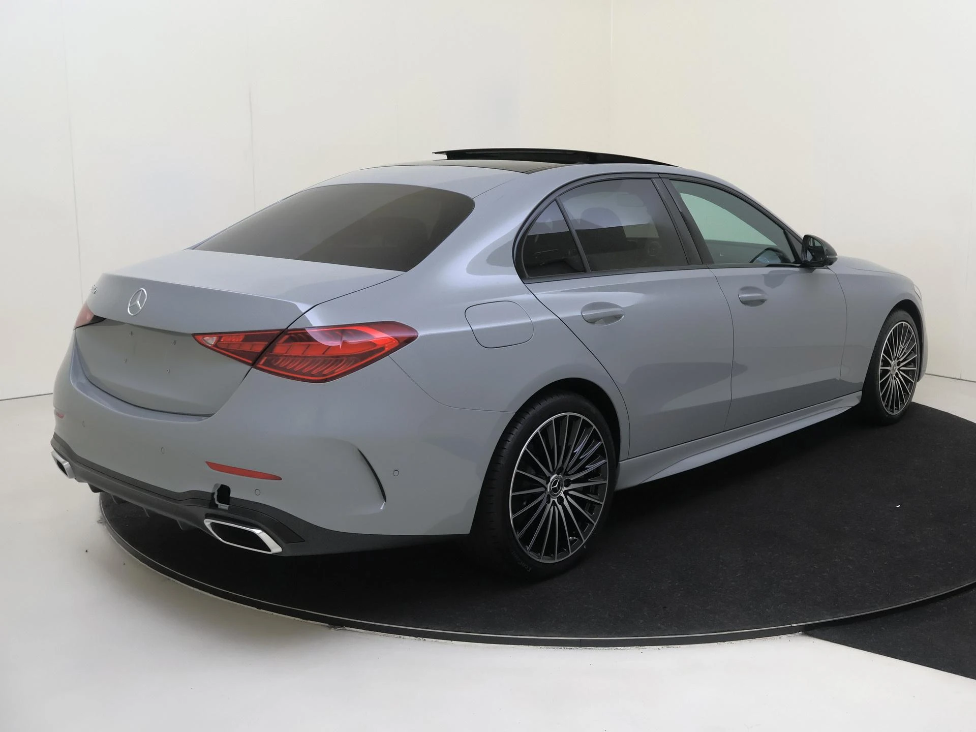 Mercedes-Benz-C-Klasse-image-3