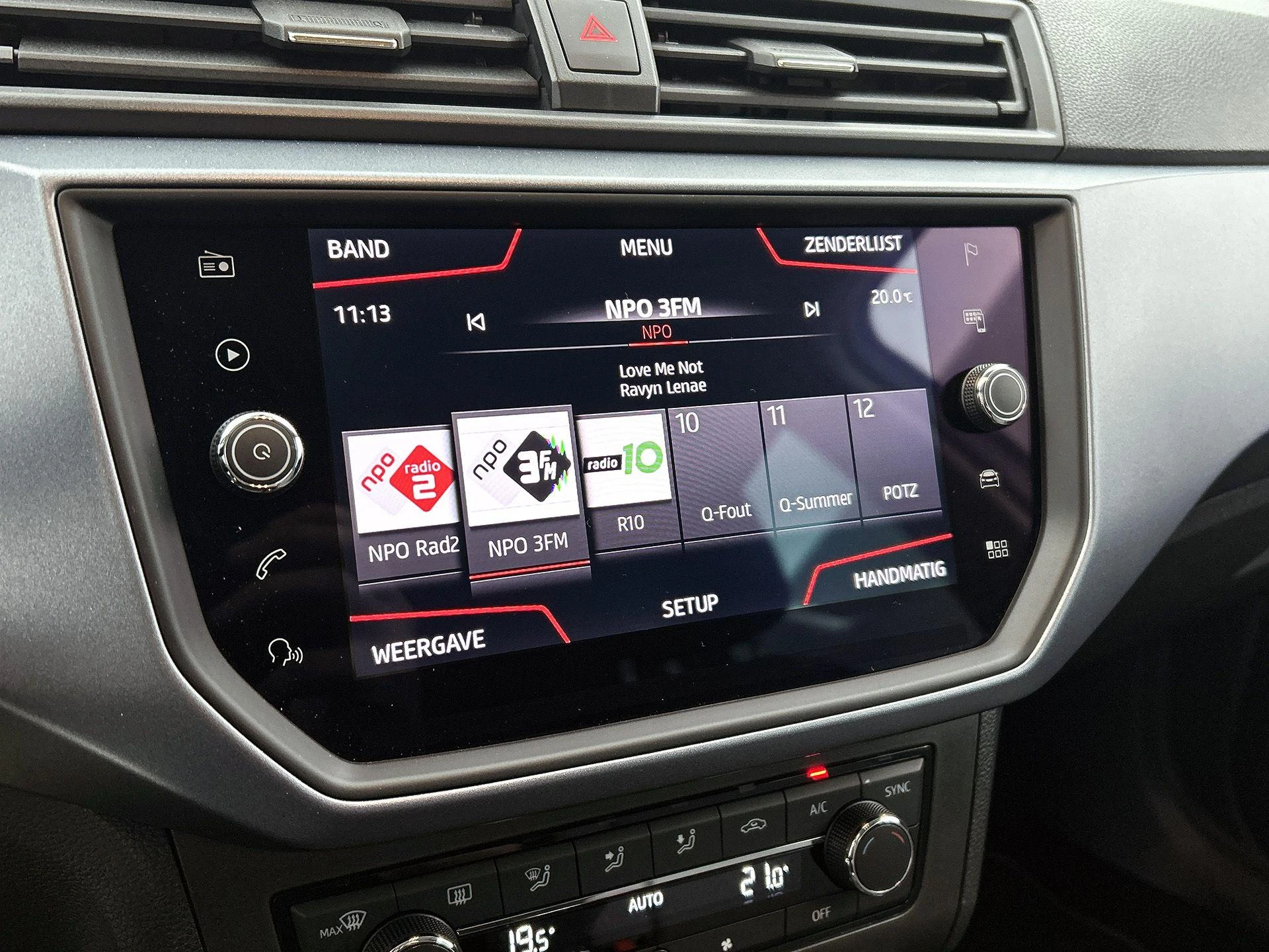 SEAT-Arona-image-24