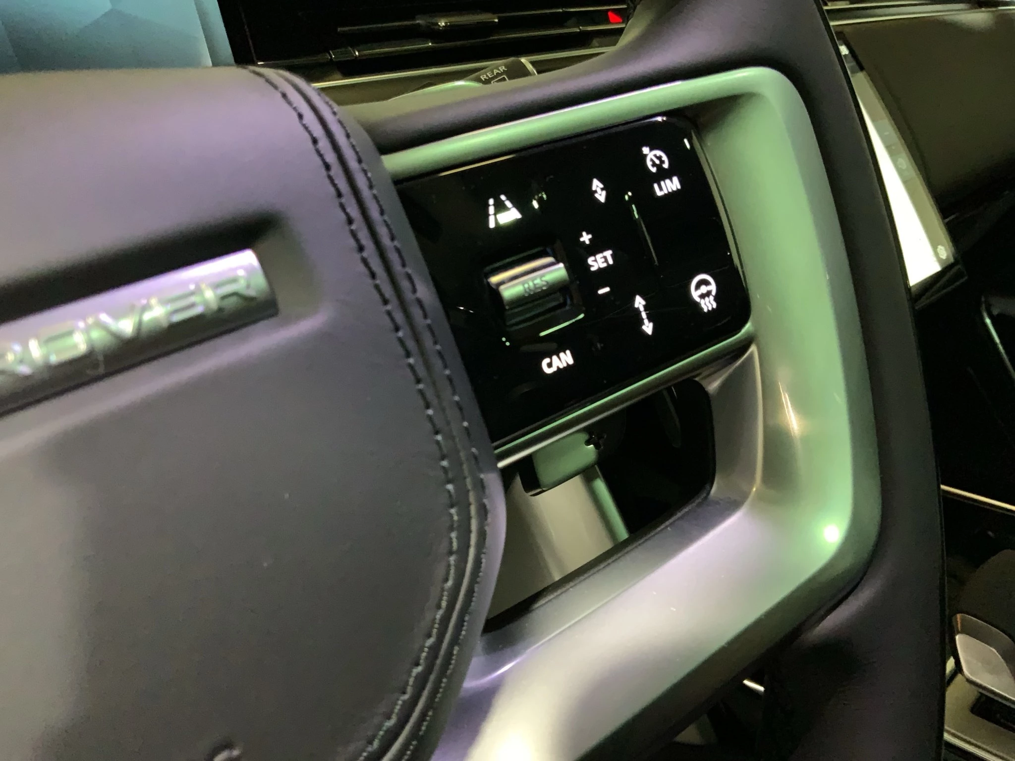 Land Rover-Range Rover-image-22