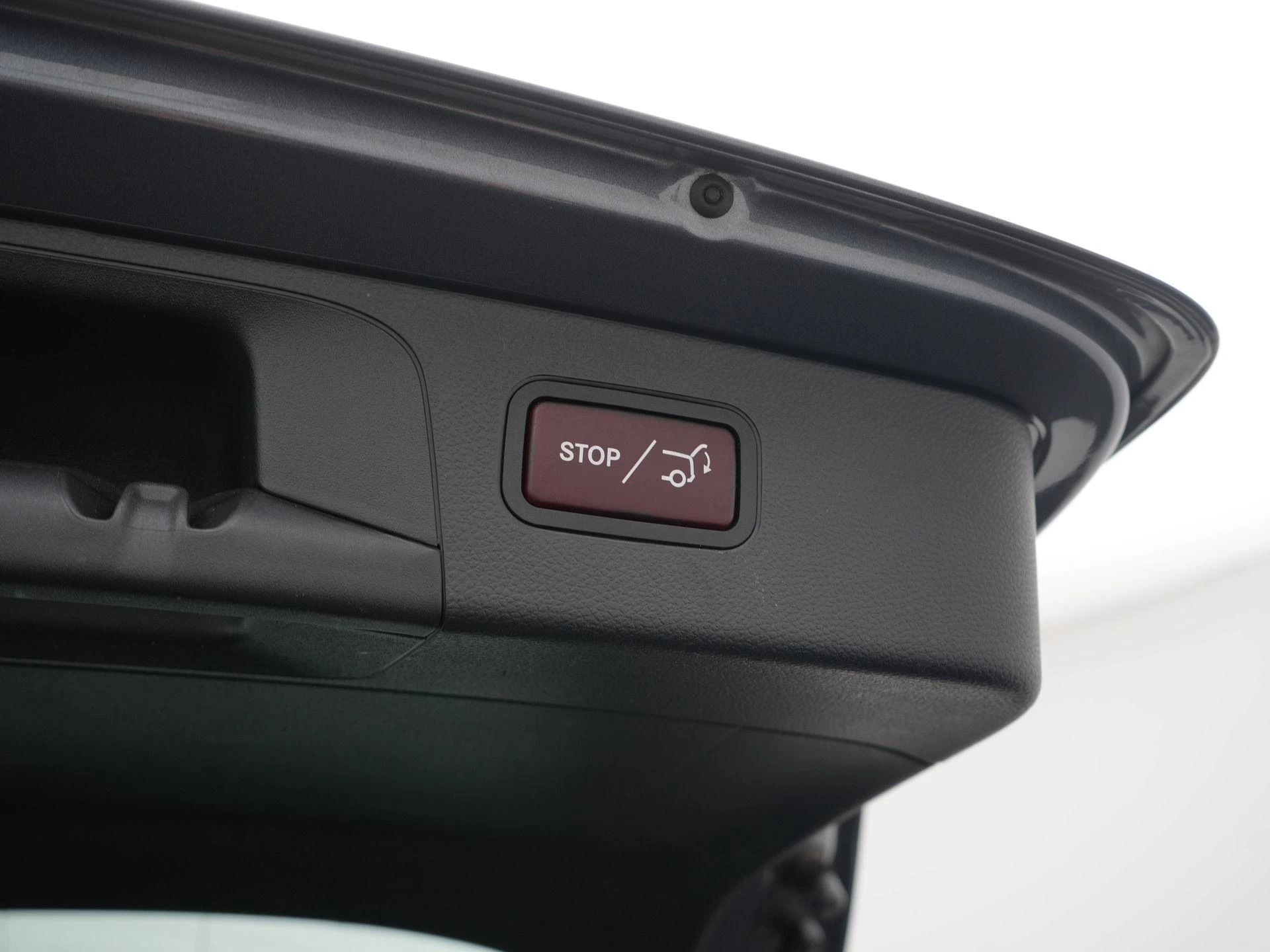 Mercedes-Benz-GLC-image-35