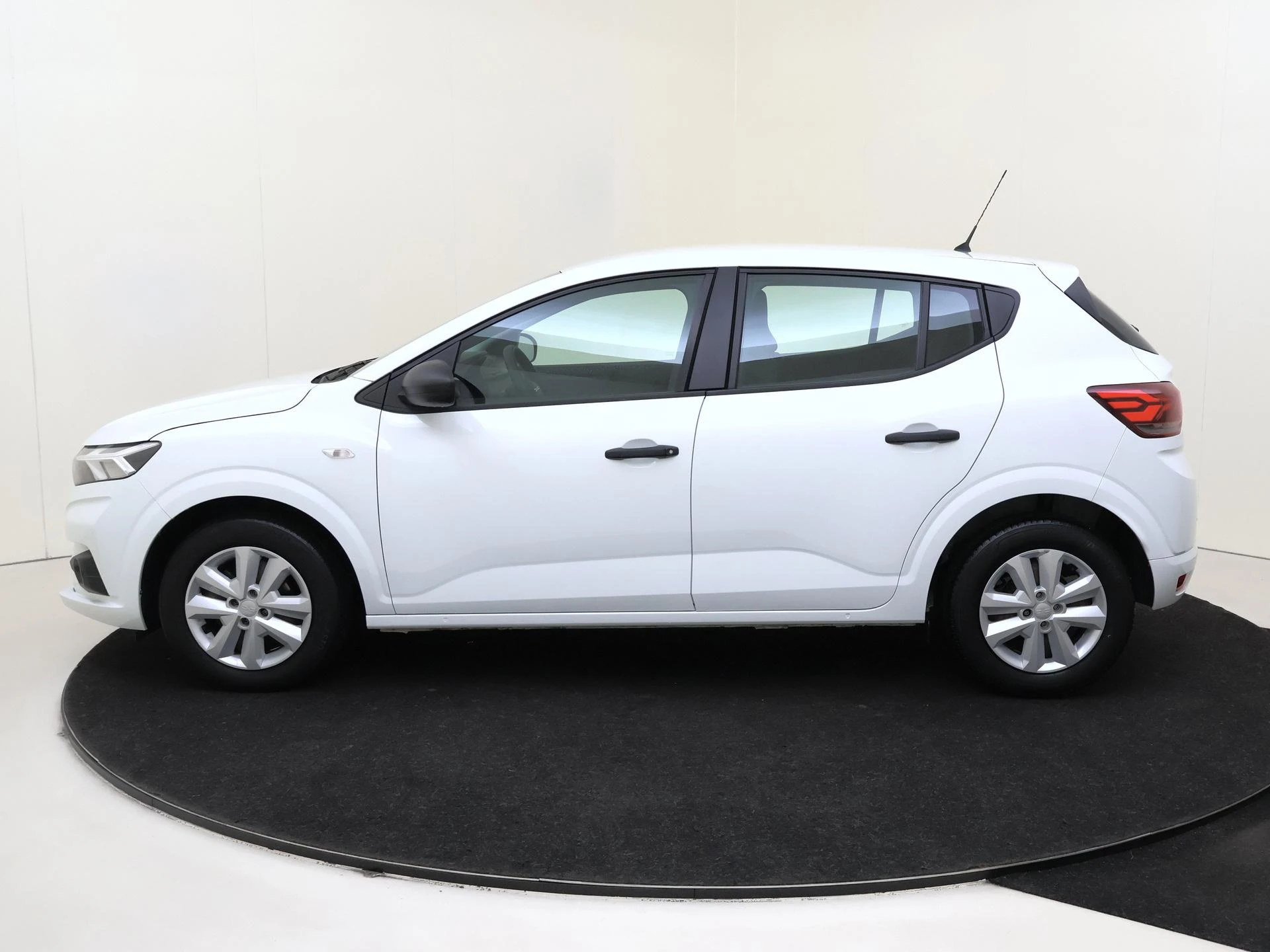 Dacia-Sandero-image-7