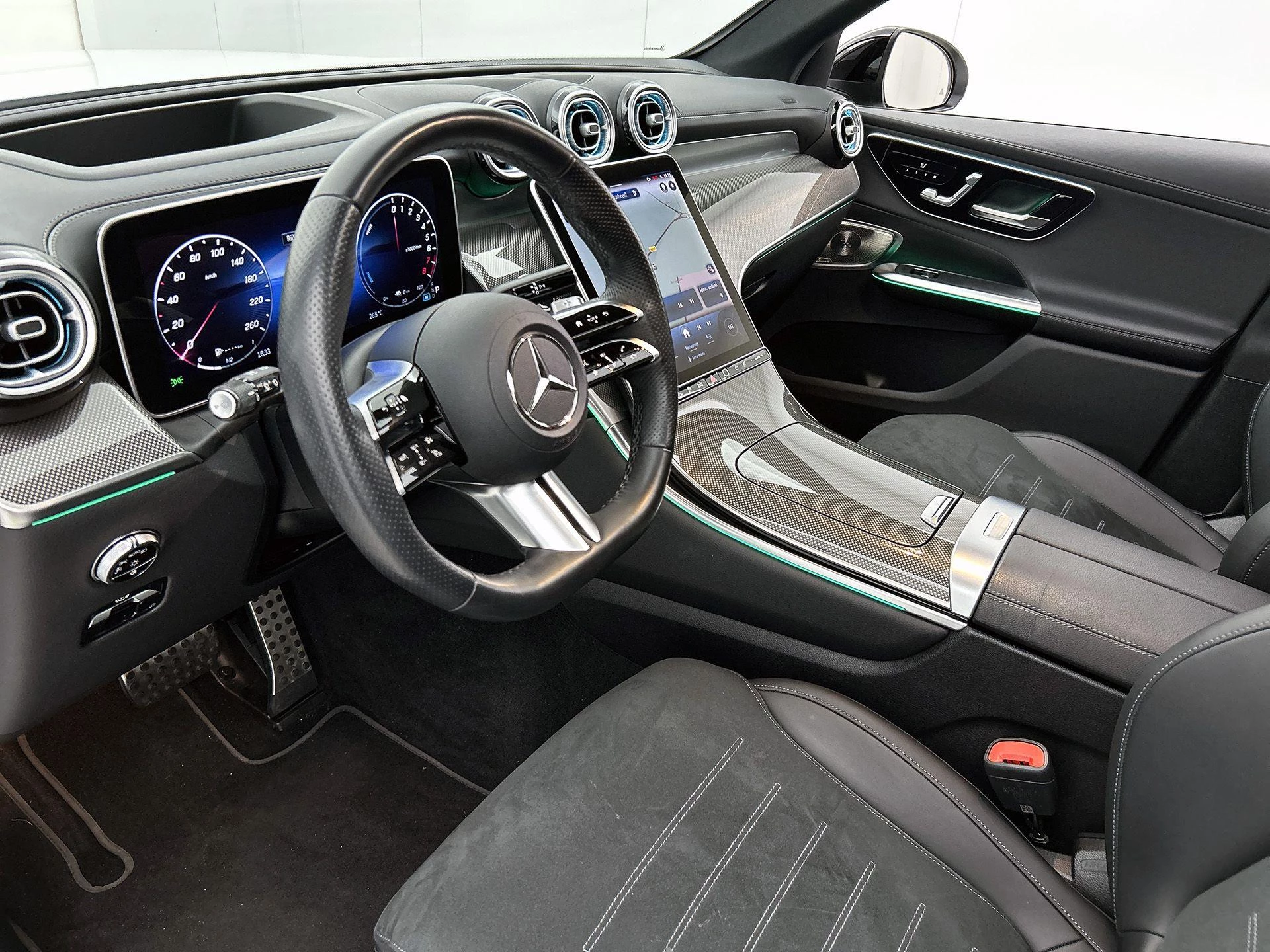 Mercedes-Benz-GLC-image-25