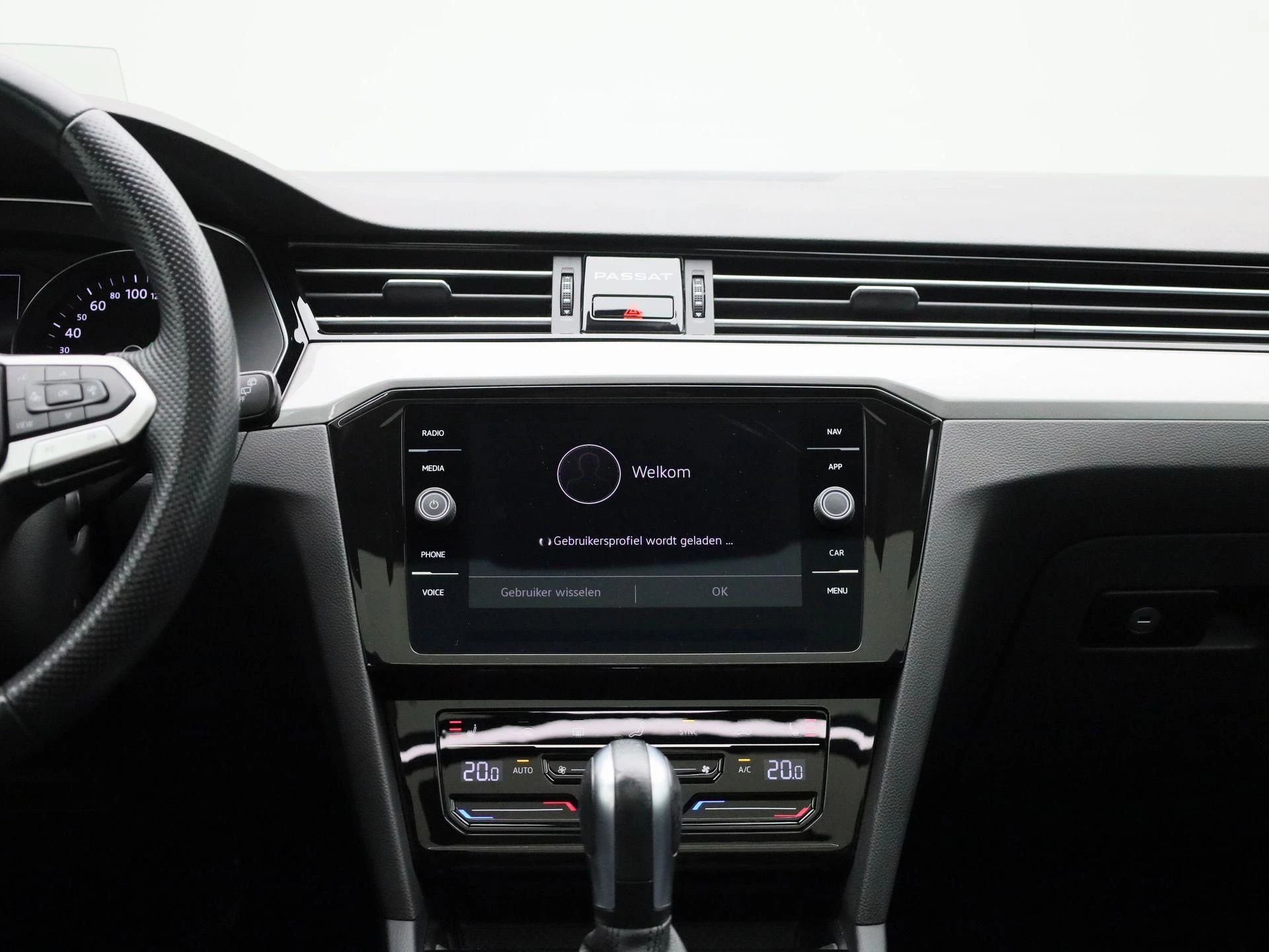 Volkswagen-Passat-image-8