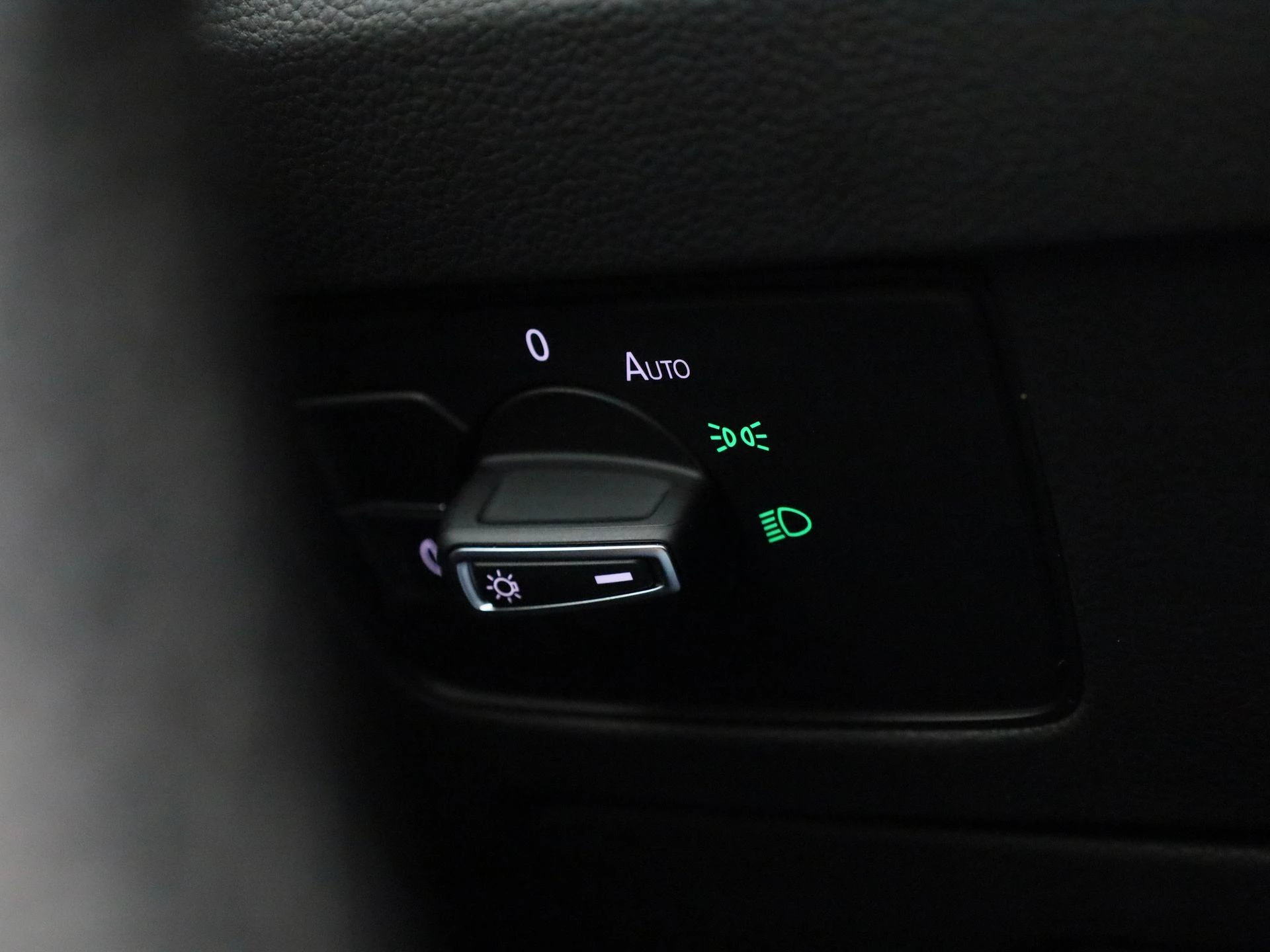 Volkswagen-Passat-image-34