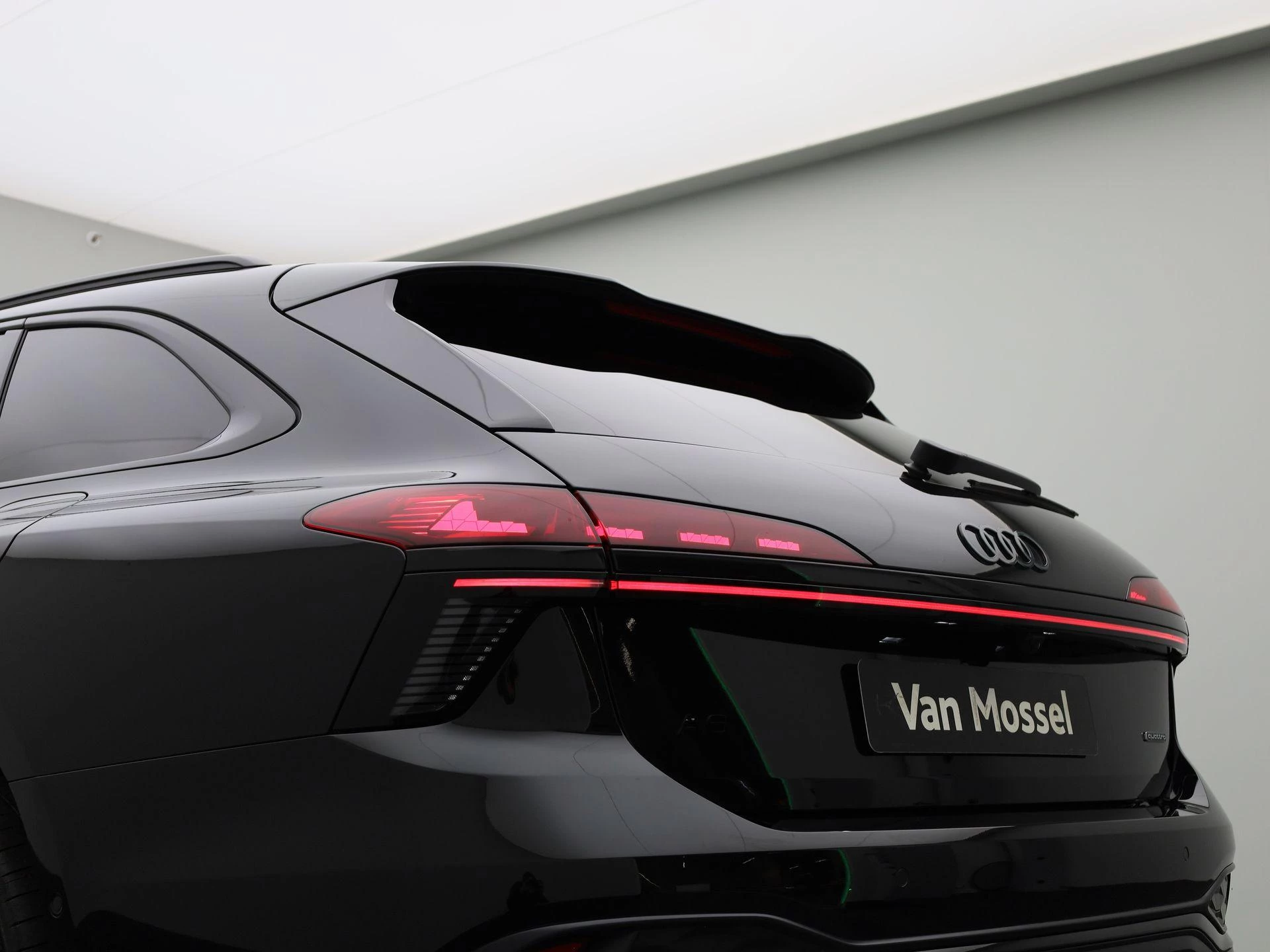 Audi A6 Avant 2.0 e-hybrid quattro S Competition 367 PK