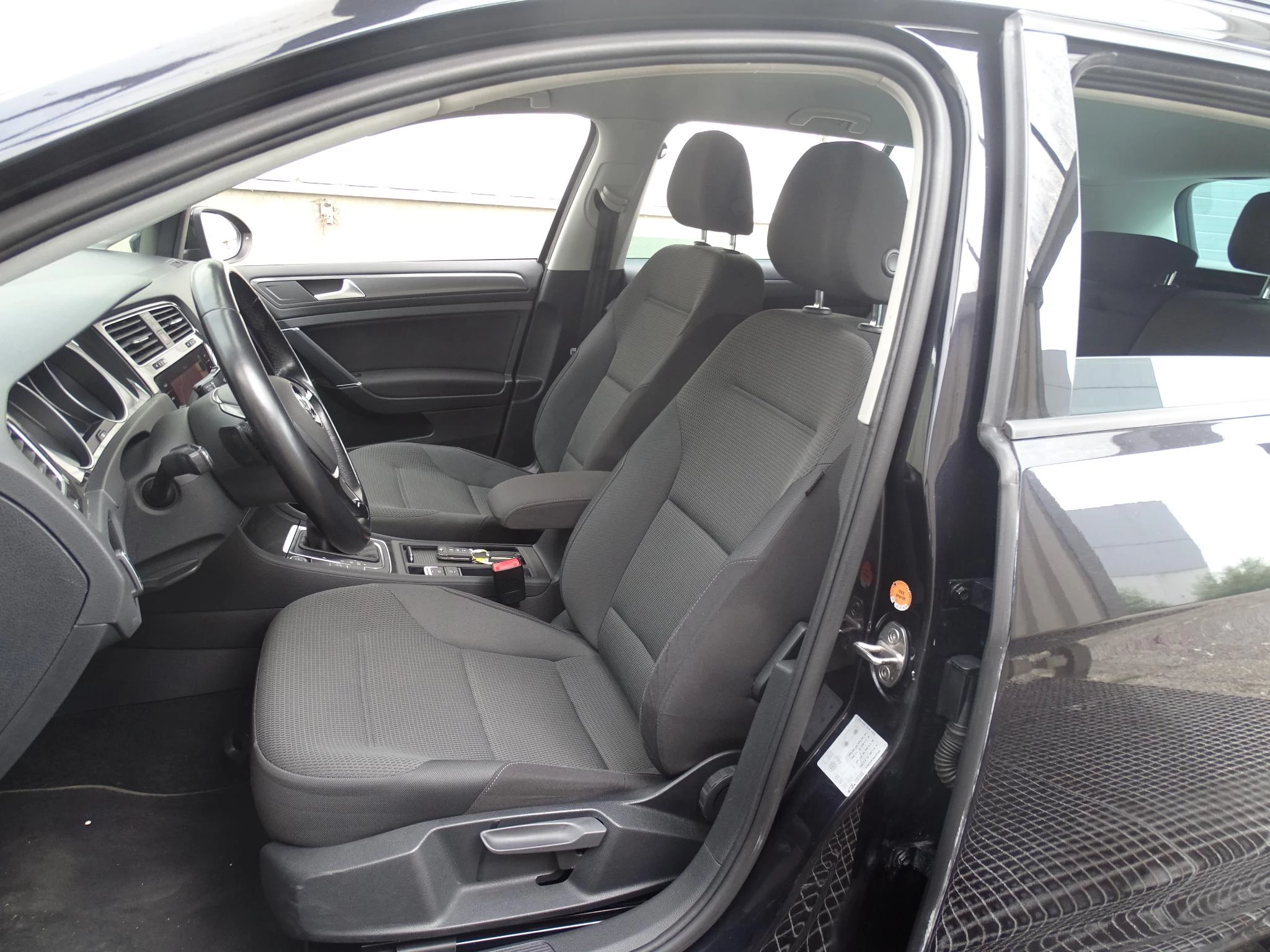 Volkswagen-Golf-image-10