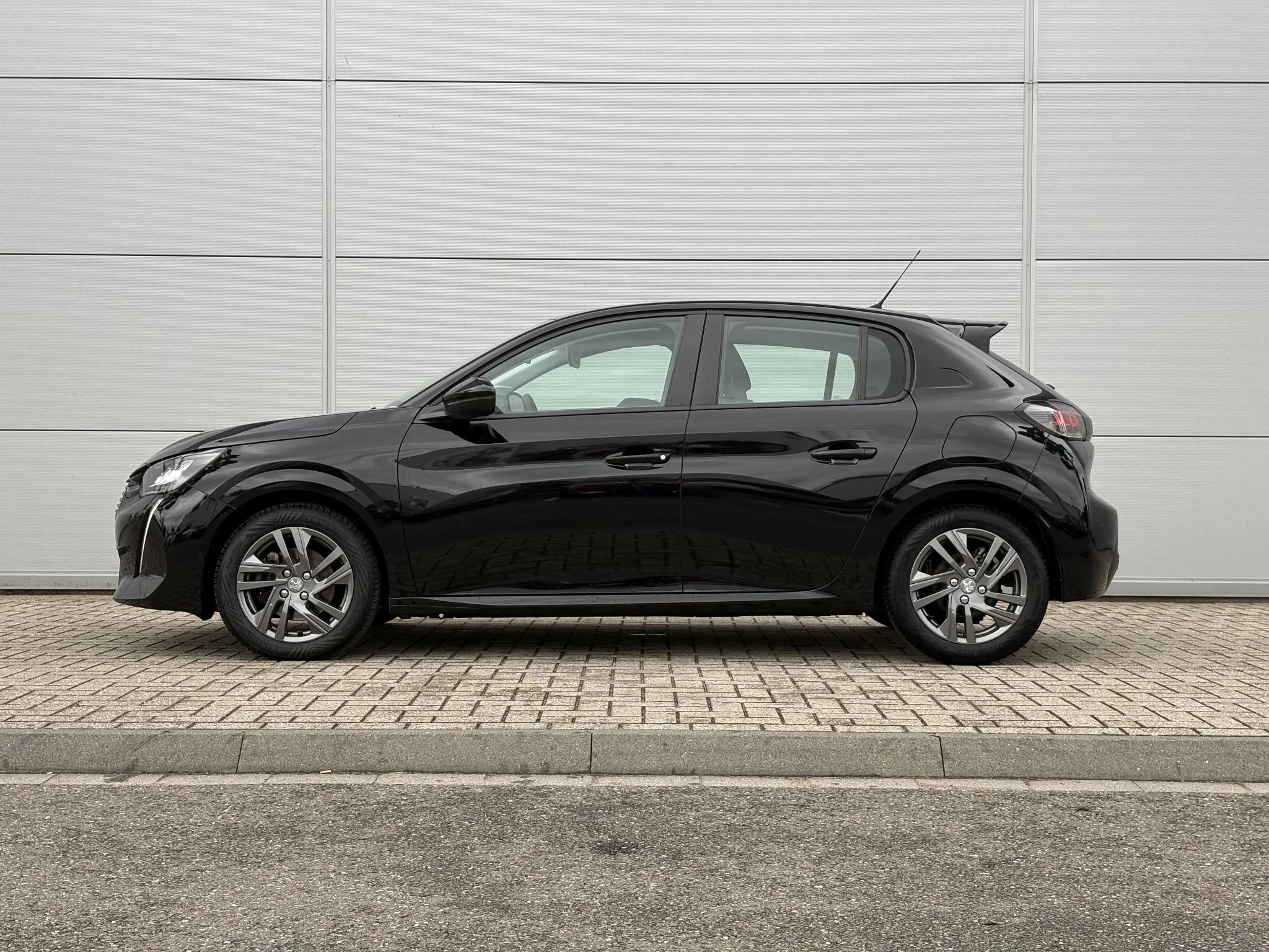 Peugeot-208-image-2