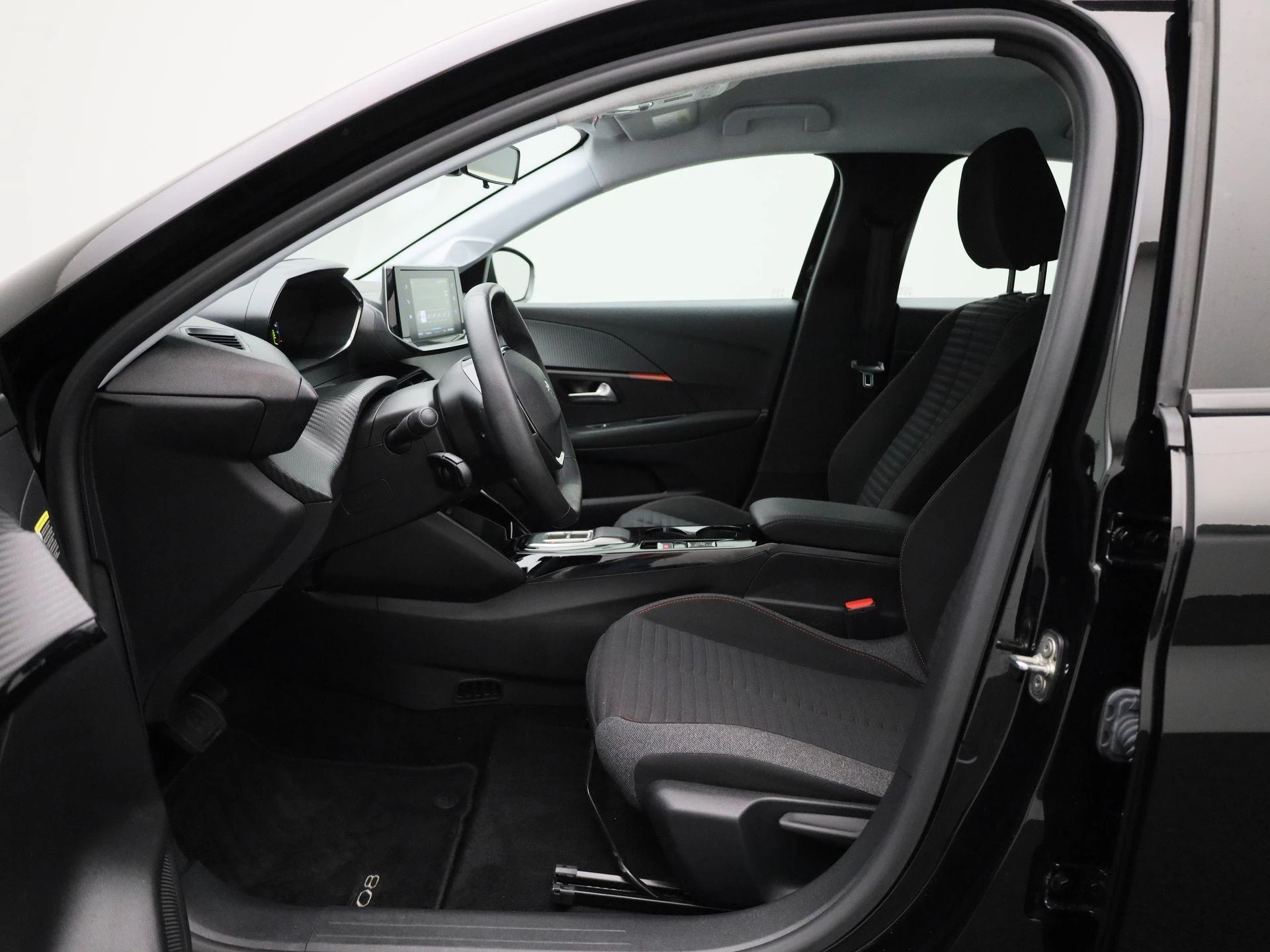 Peugeot-e-208-image-8