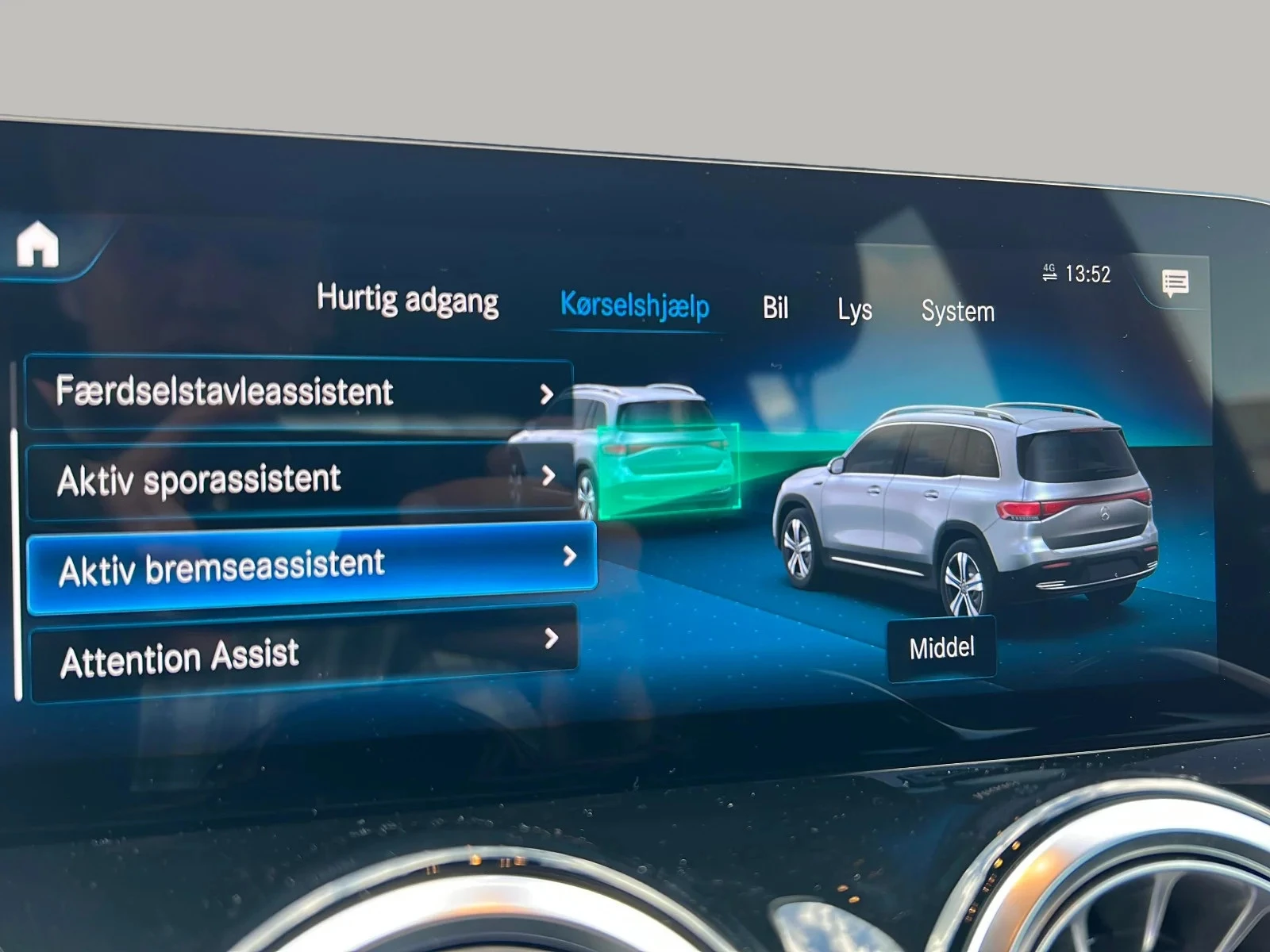 Mercedes-Benz-EQB-image-11