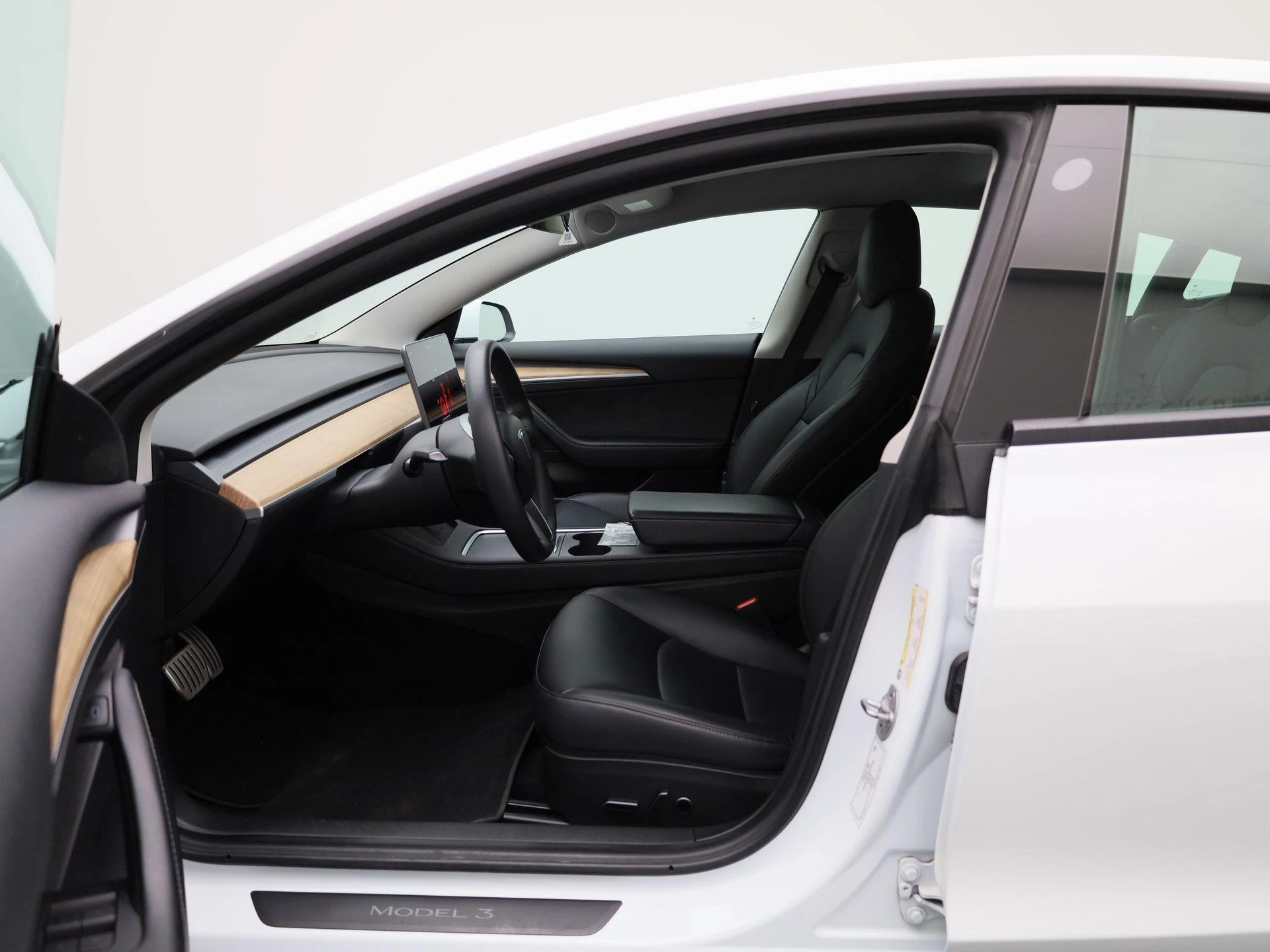 Tesla-Model 3-image-7