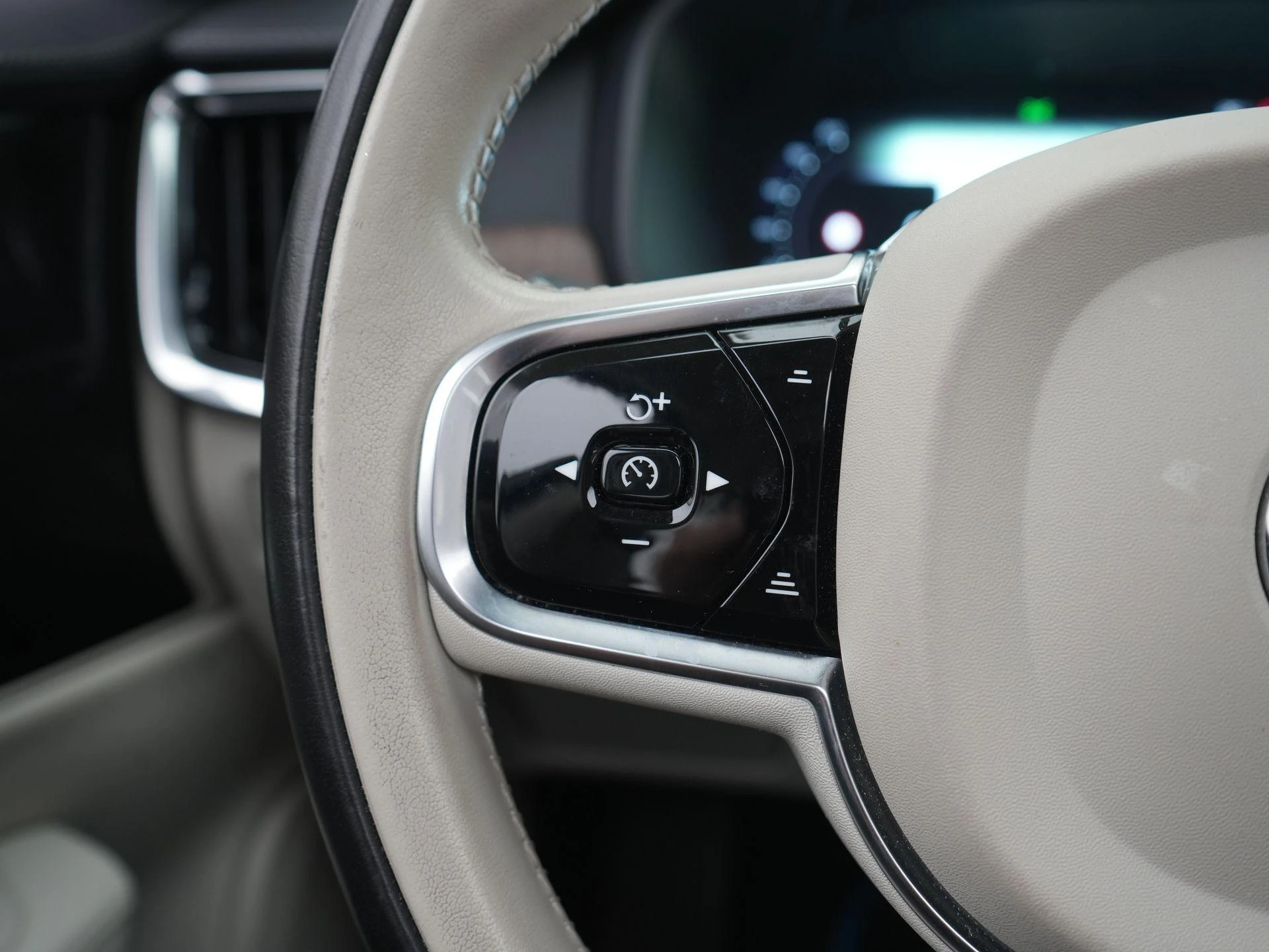 Volvo-S90-image-26