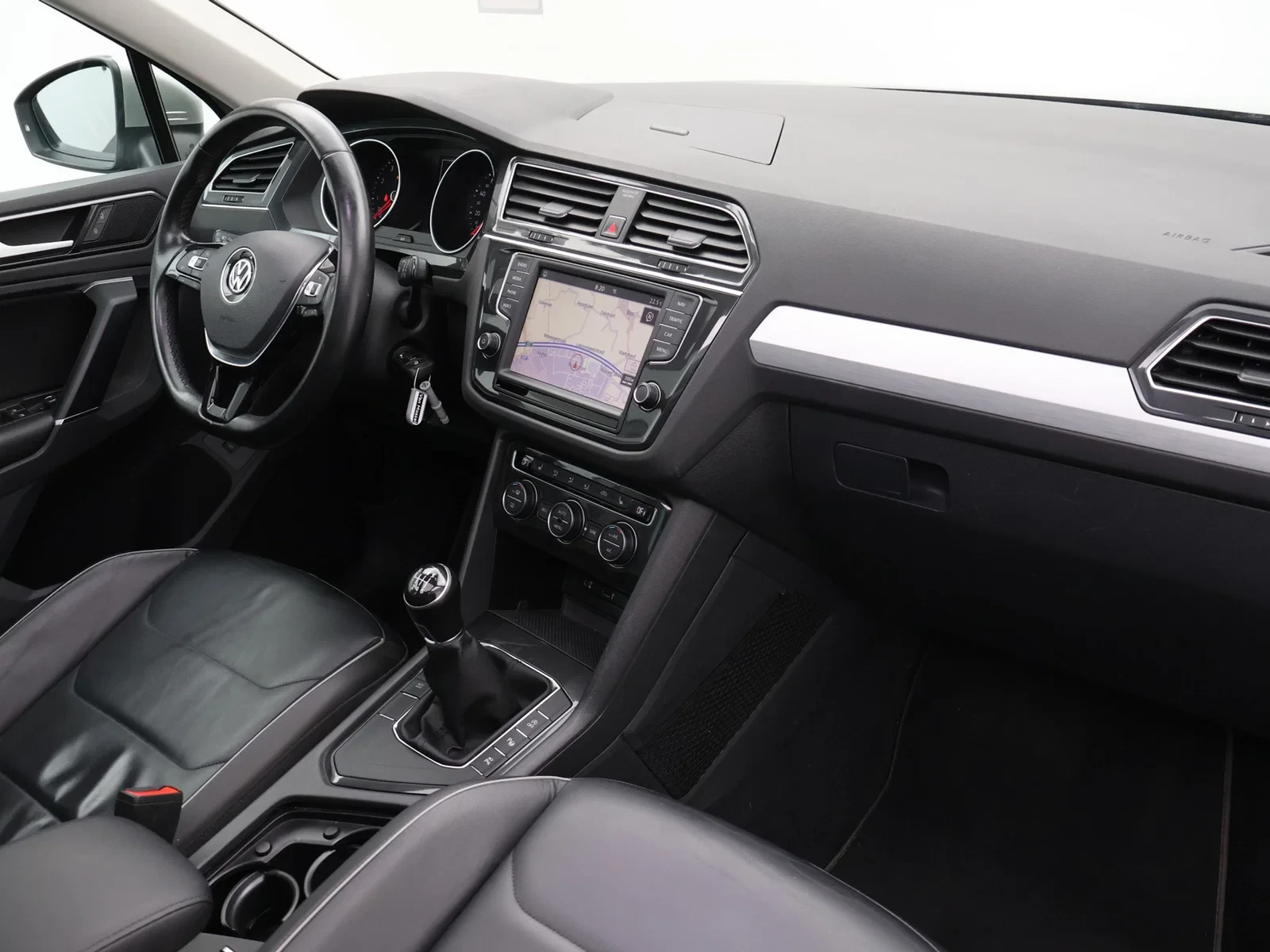 Volkswagen Tiguan Tiguan Comfortline 1.4TSI 150PK *TREKHAAK*LEDER*PANODAK*ACC*CAMERA*PDC*...*