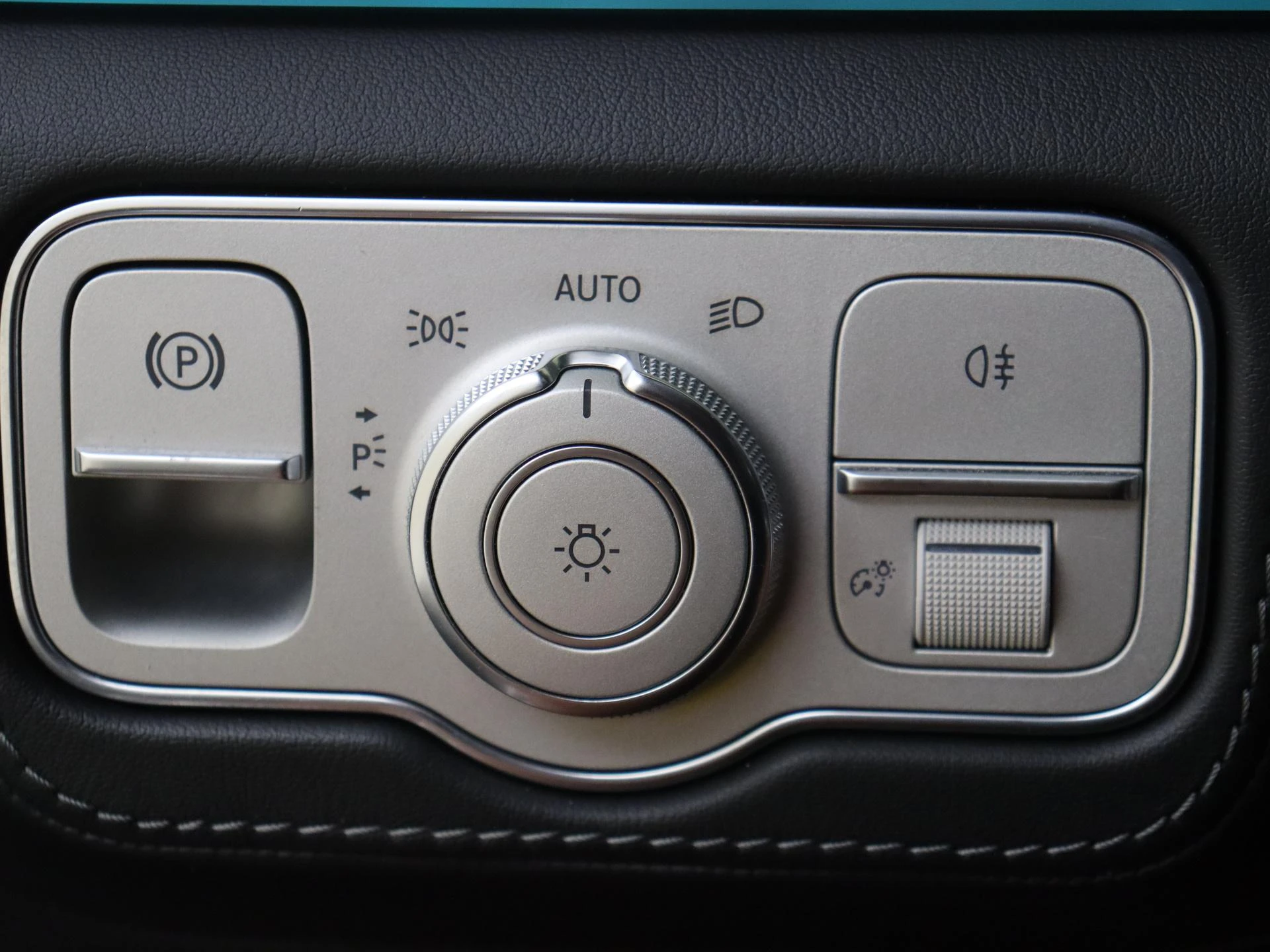 Mercedes-Benz-GLE-image-28