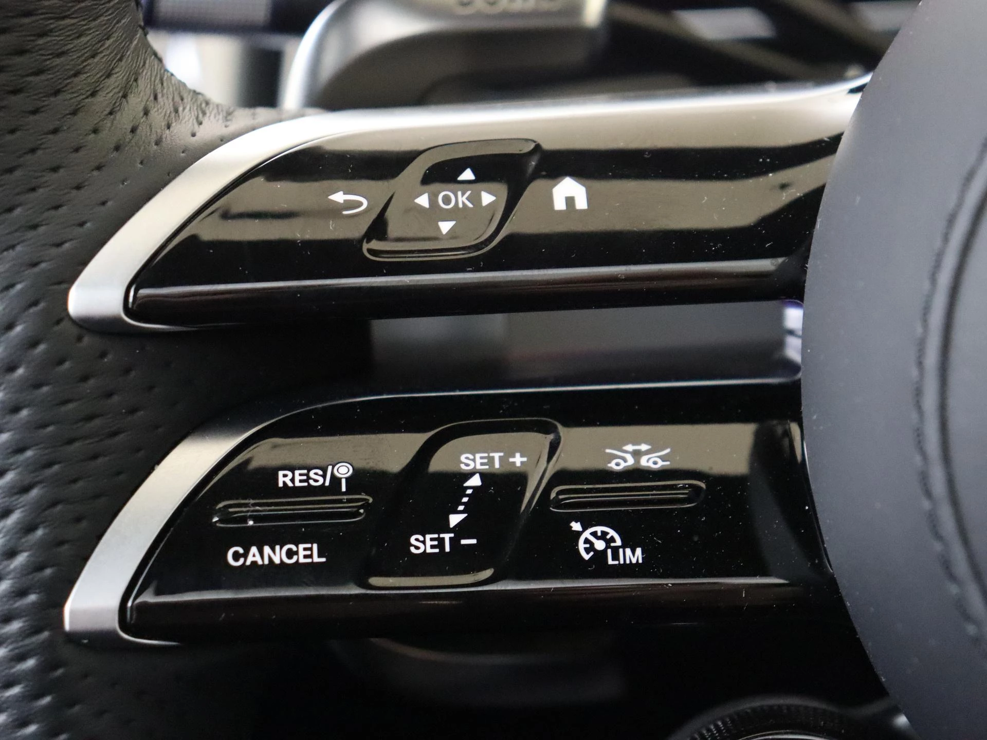 Mercedes-Benz-S-Klasse-image-21
