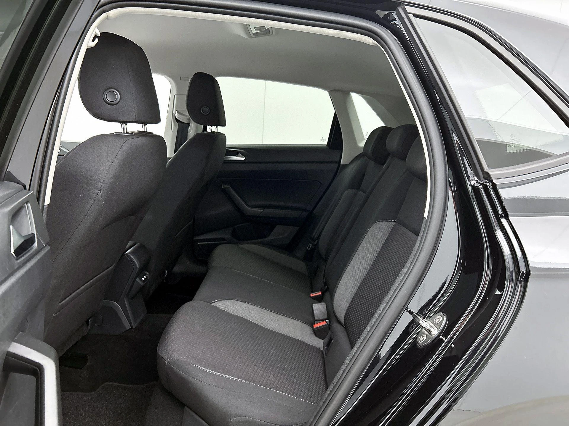 Volkswagen-Polo-image-26