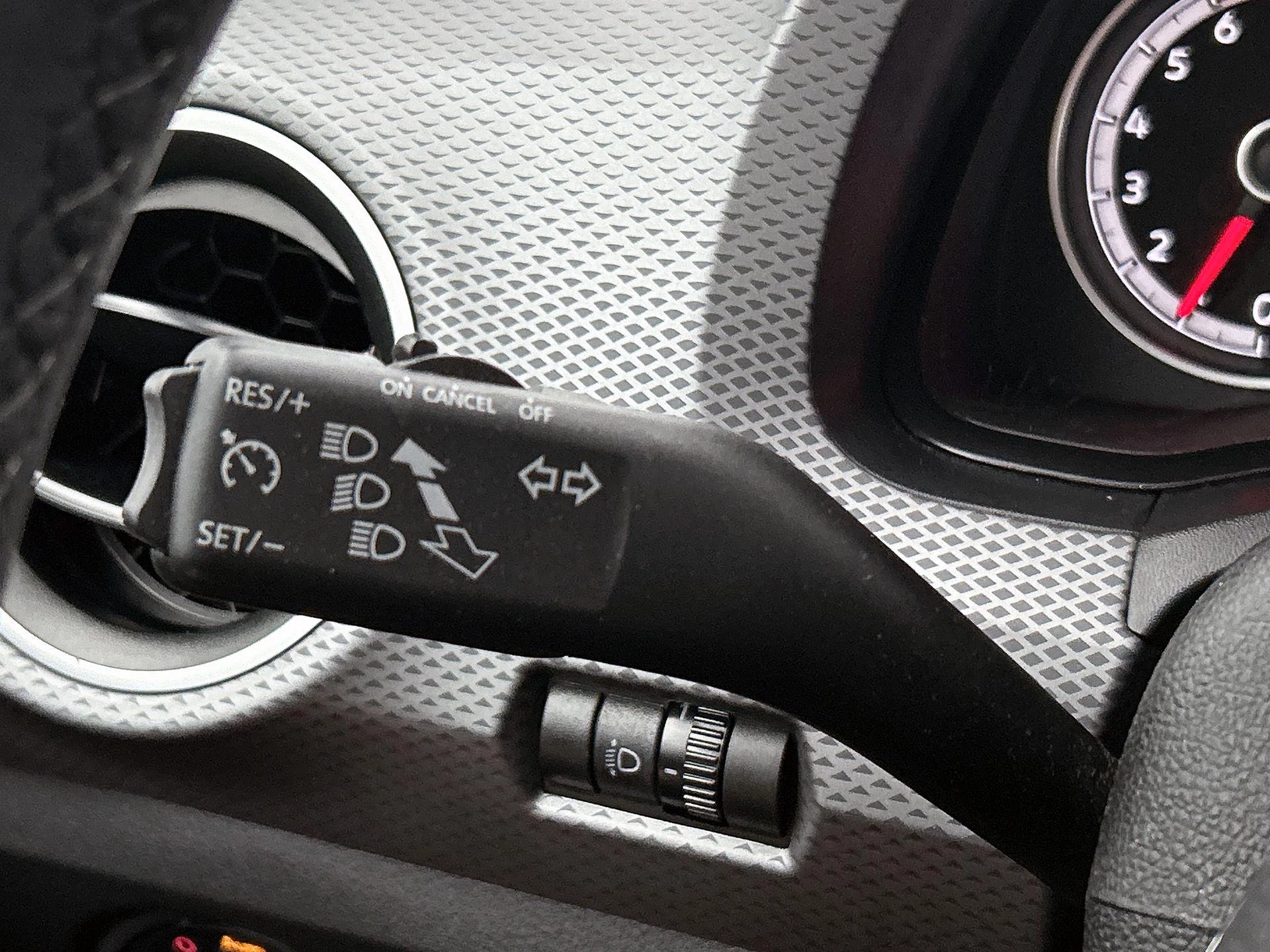 Volkswagen-up!-image-5