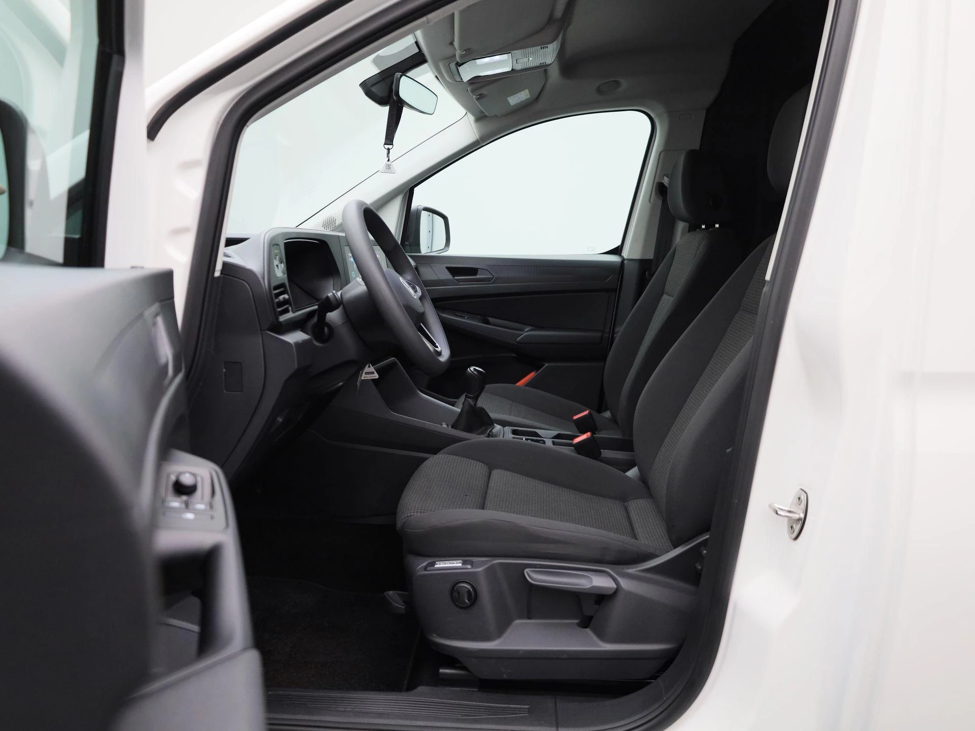 Volkswagen-Caddy-image-9
