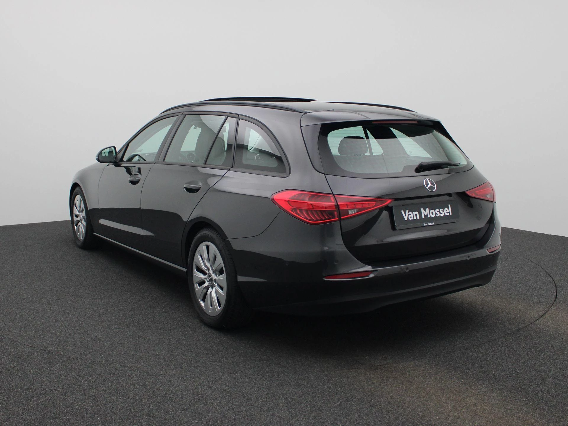 Mercedes-Benz-C-Klasse-image-1
