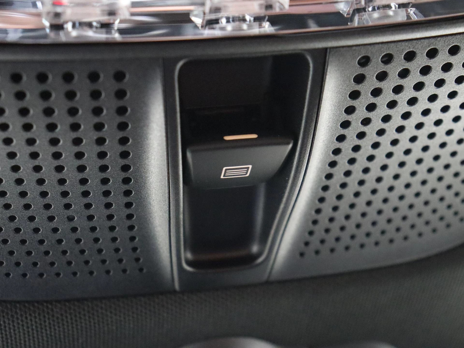 Mercedes-Benz-GLC-image-23