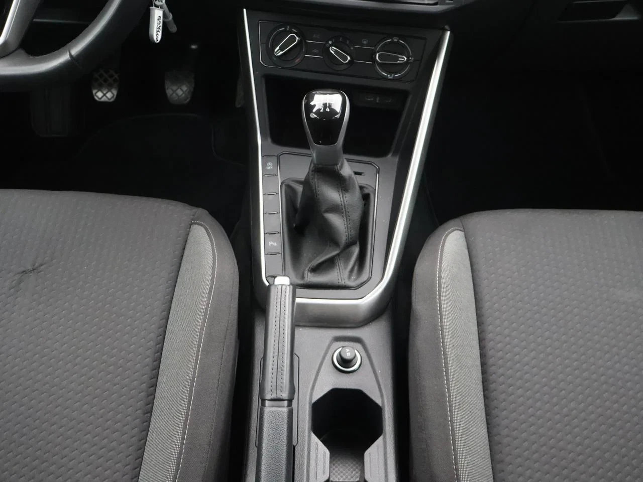 Volkswagen-Polo-image-21