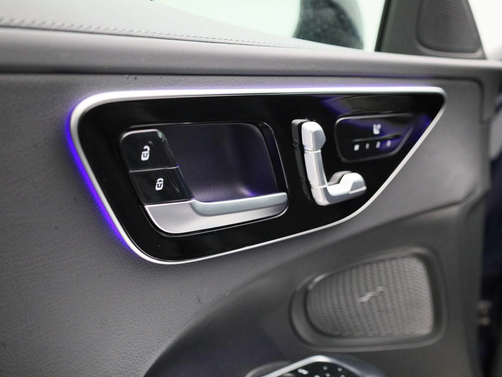 Mercedes-Benz-C-Klasse-image-32