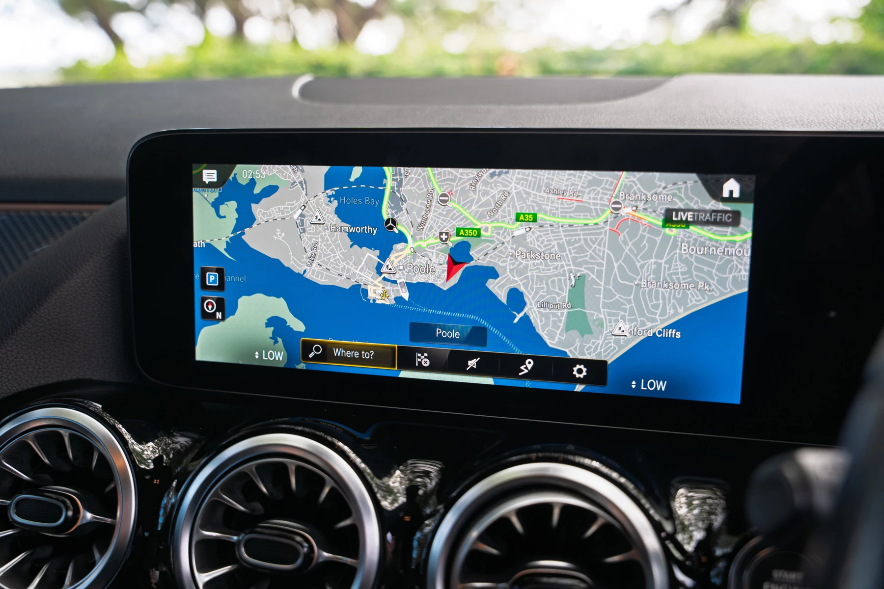 Mercedes-Benz-GLA-image-19
