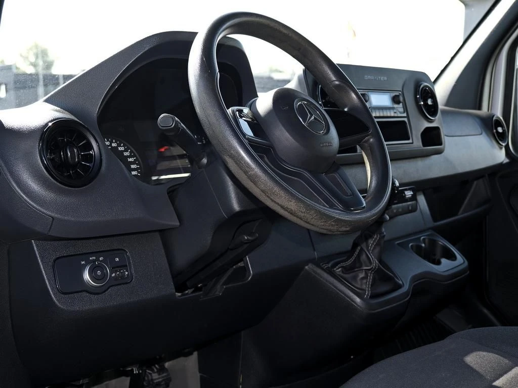 Mercedes-Benz-Sprinter 317-image-8