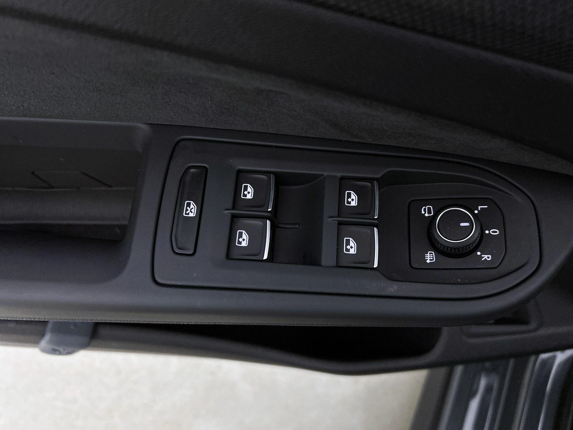 Volkswagen-Golf-image-33