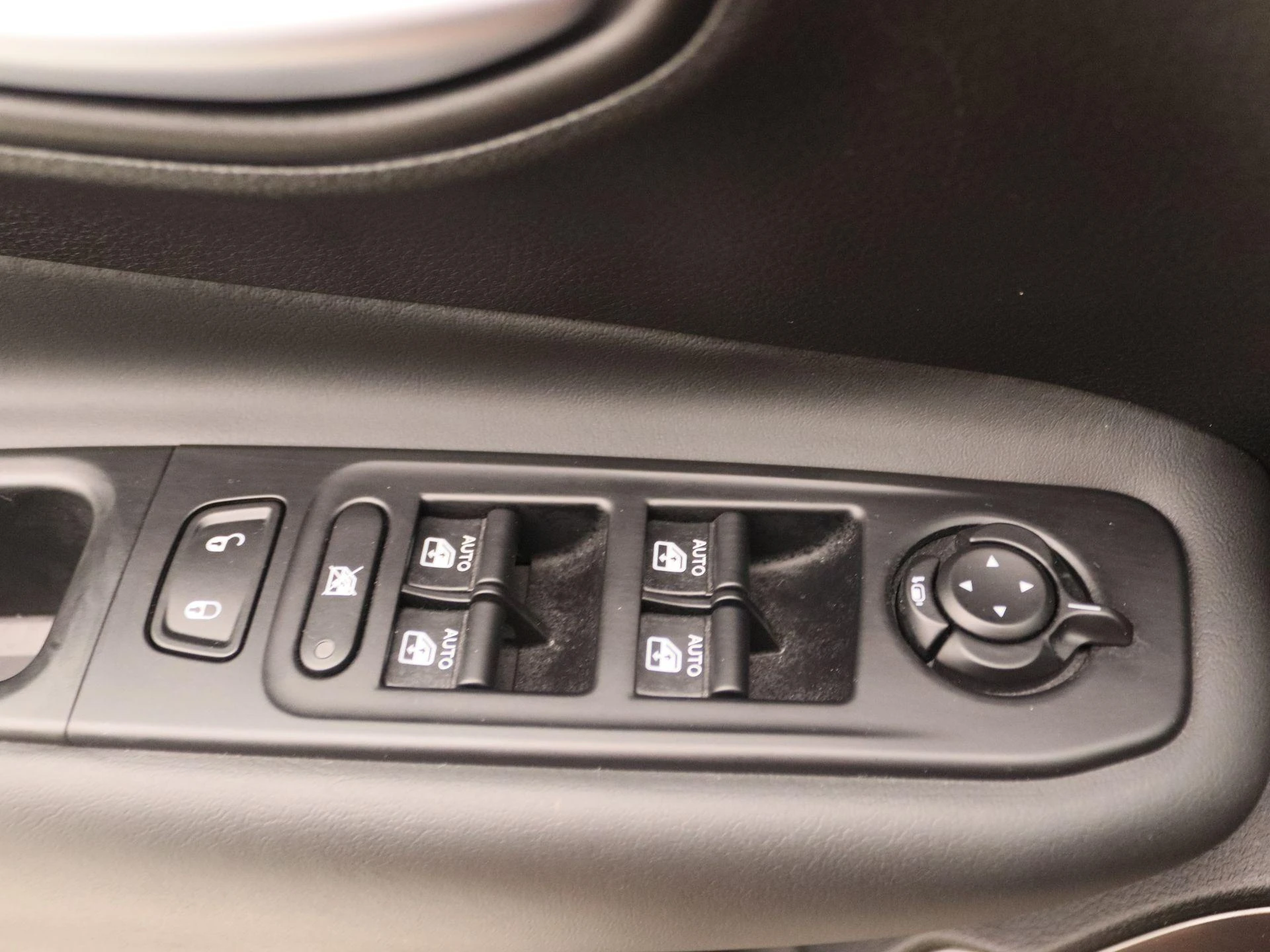 Jeep-Renegade-image-19